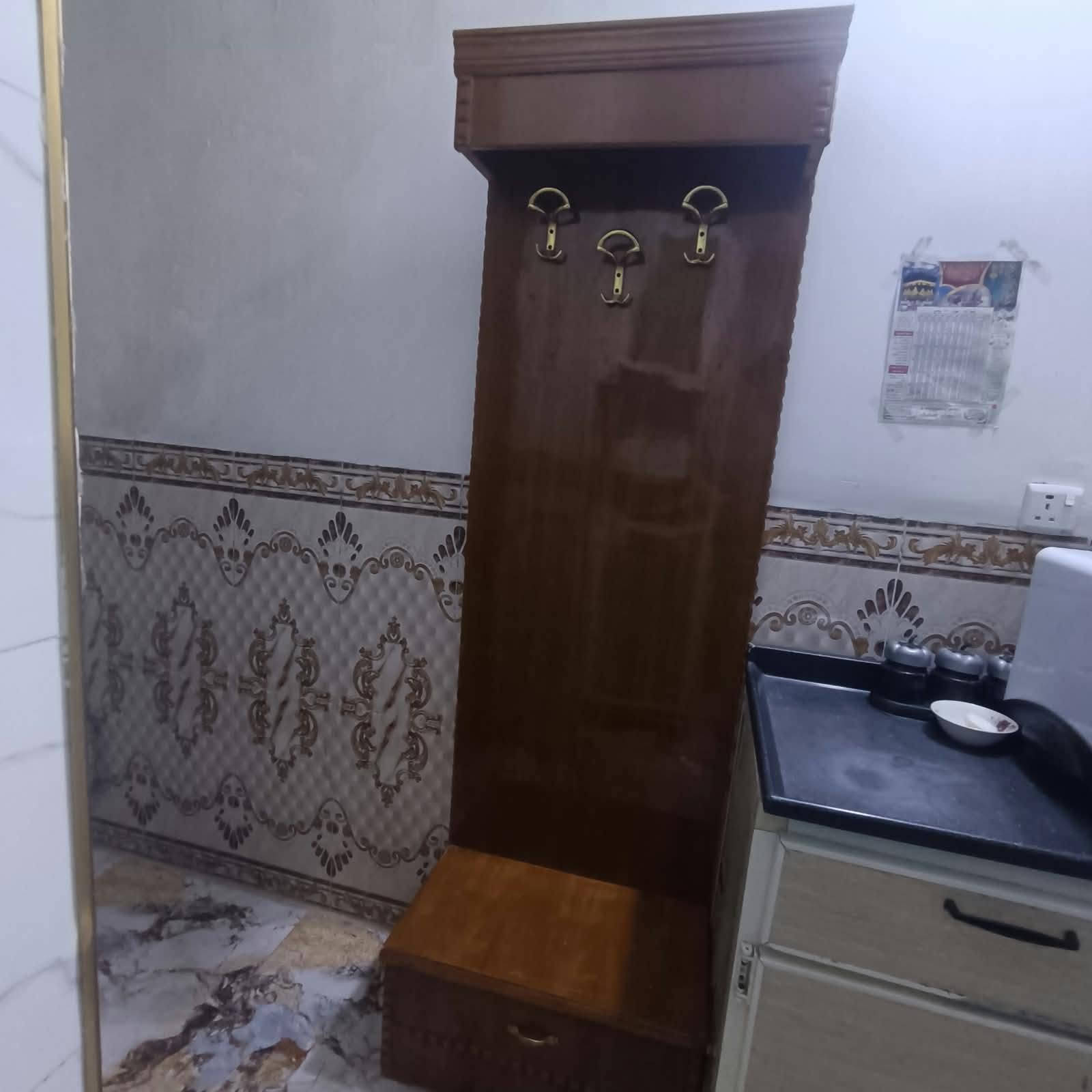 غرفة اخشاب • للبيع
