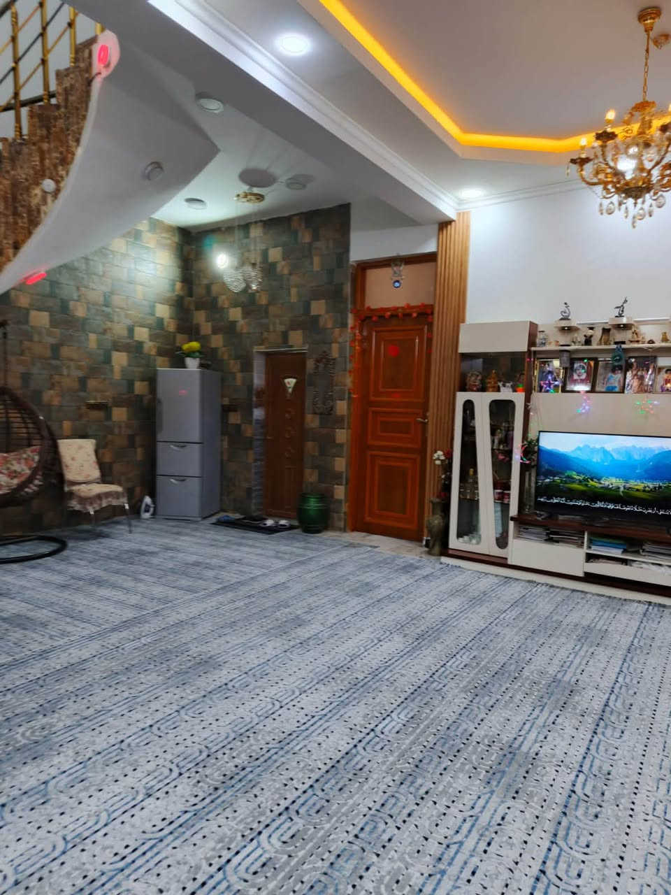 بيت للبيع منطقة الشموخ (قرب مجمع ابو لانا )
المساحة 150 

الواجهة 7 ونص 

النزال 20 

بناء حديث 

للتواصل والاستفسار اكثر 

الرقم *********** مكتب تينا
