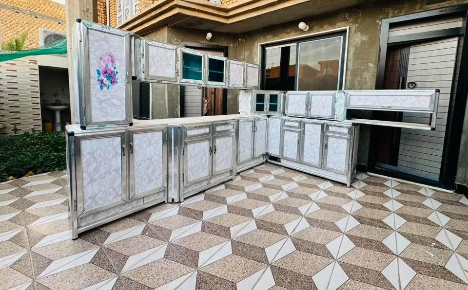 للبيع كاونتر مطبخ متكامل ٣ *٤ الي يفيدة يتصل على هذا الرقم عنواني الكوت   ‭  ***********‬
