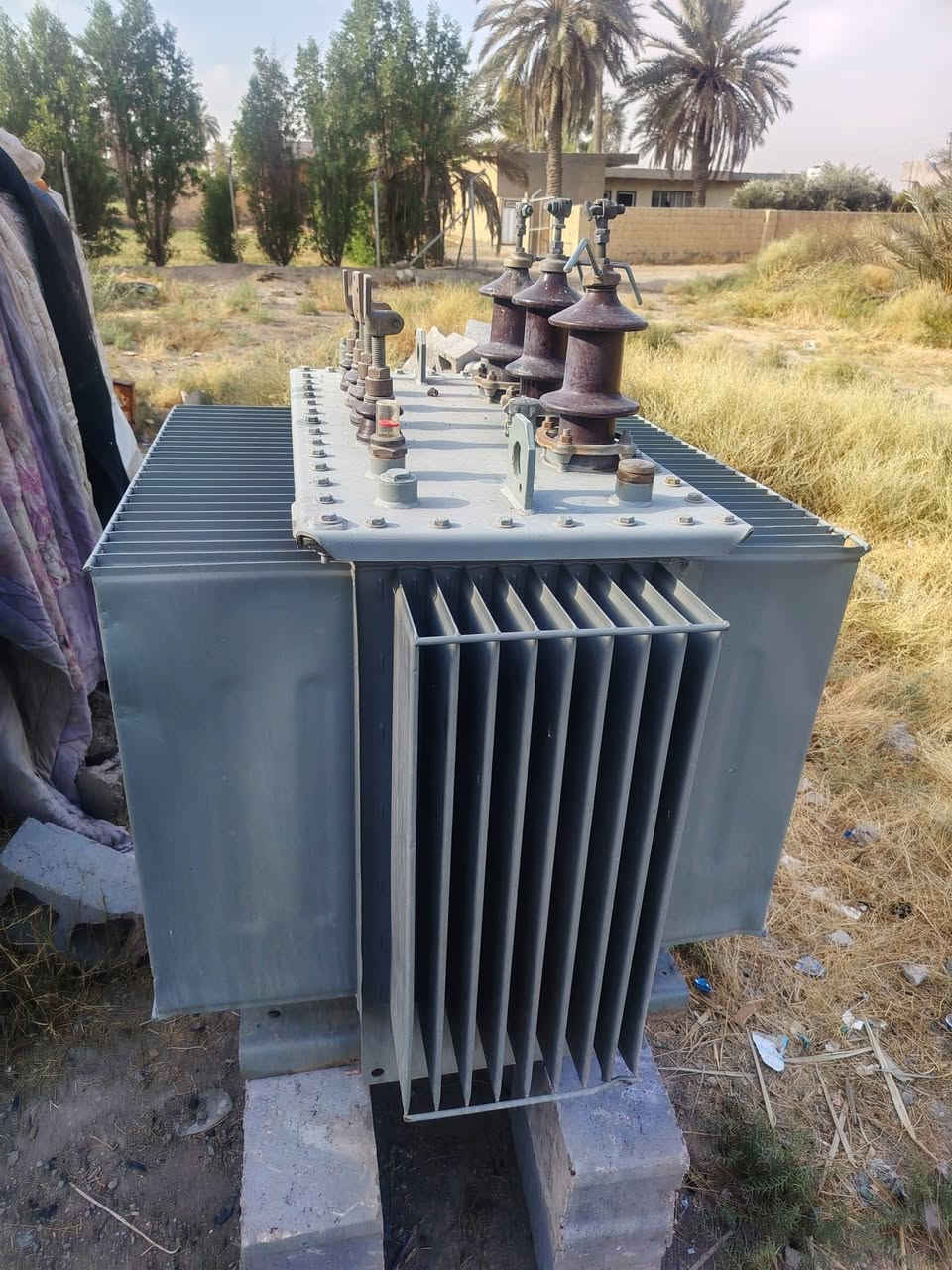 محوله قدرت 400 للبيع جديده غير مستخدمه نوع محسن  الضخم يوجد معاهه لوحه التعريف ورقم الشاصي  للستفسار الاتصال على الرقم السعر35ورقه ***********   مكاني بغداد المحمودية
