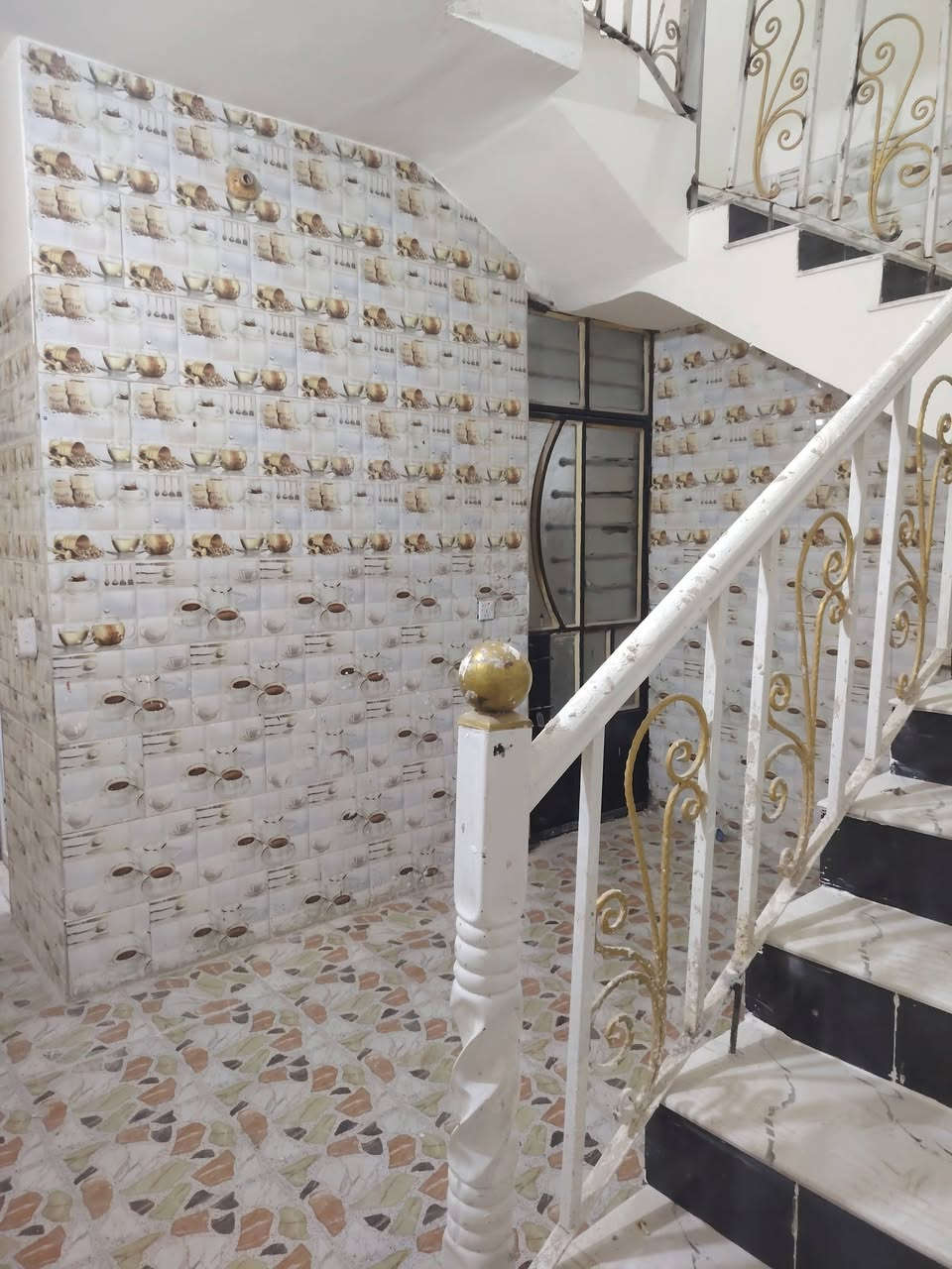 يا الله سلام عليكم بيت للبيع  مساحة ٩٠ متر يحتوي على استقبال وغرفتين نوم وصاله وخدمات  جاهز من كلشي سند ٢٥  كاتبك وي أبو الكاع .في منطقه بوب الشام شارع محطة ألغاز للستفسار الاتصال على الرقم ***********
