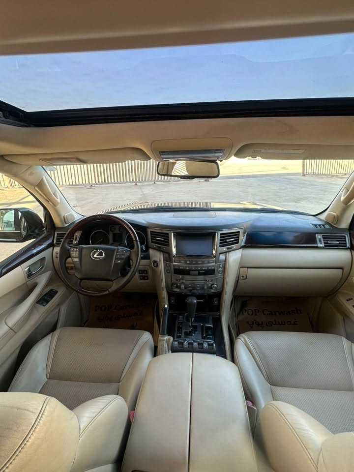 لكزس LX570 • محدث ٢٠١٥ • ٧ راكب