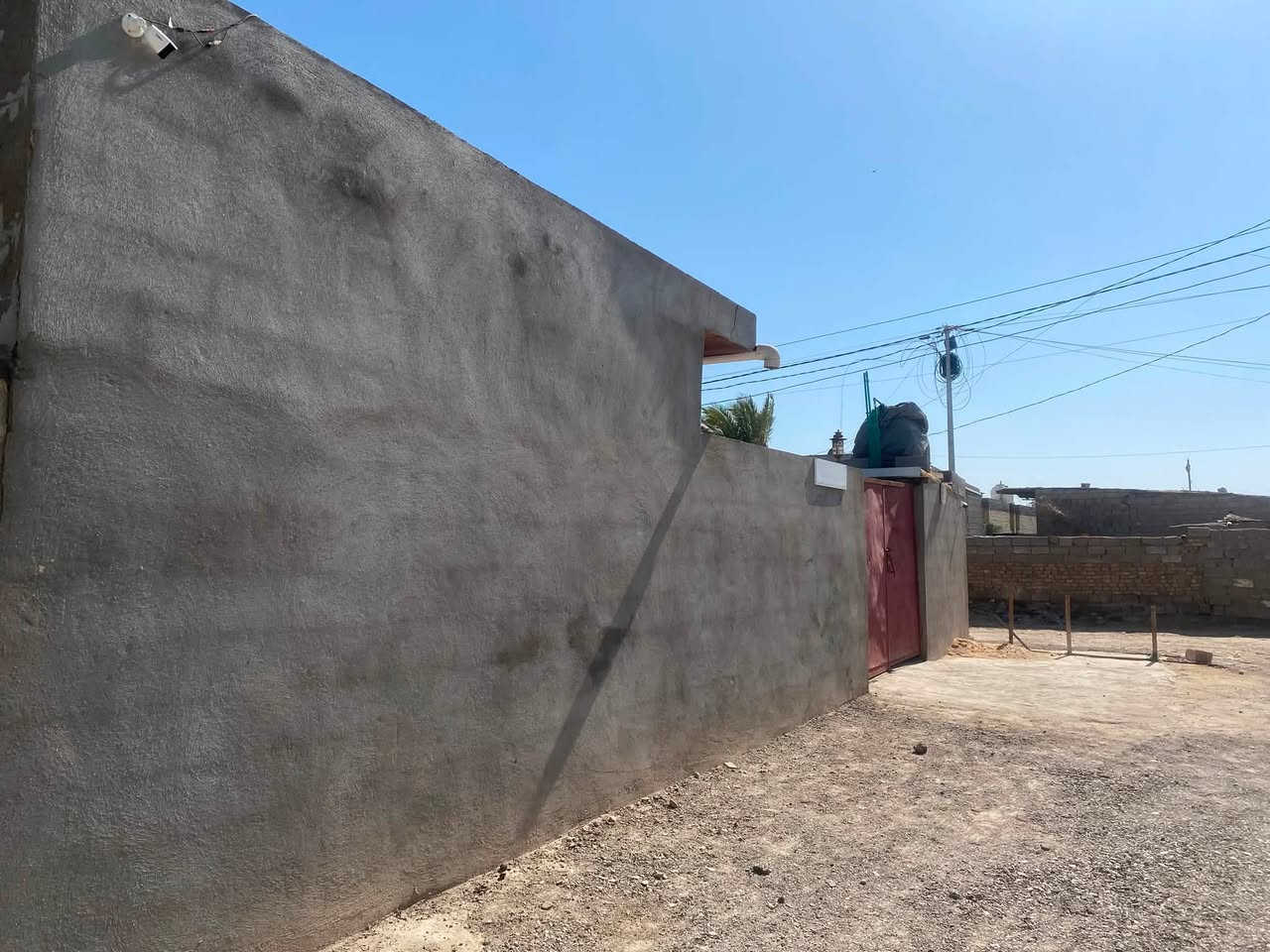 السلام عليكم ورحمة الله وبركاته 

من رخصه مدير الكروب
 
دار للبيع قرب مدخل التنميه الجديد

يبعد عن الشارع 30م

الاستفسار اتصل 
***********
