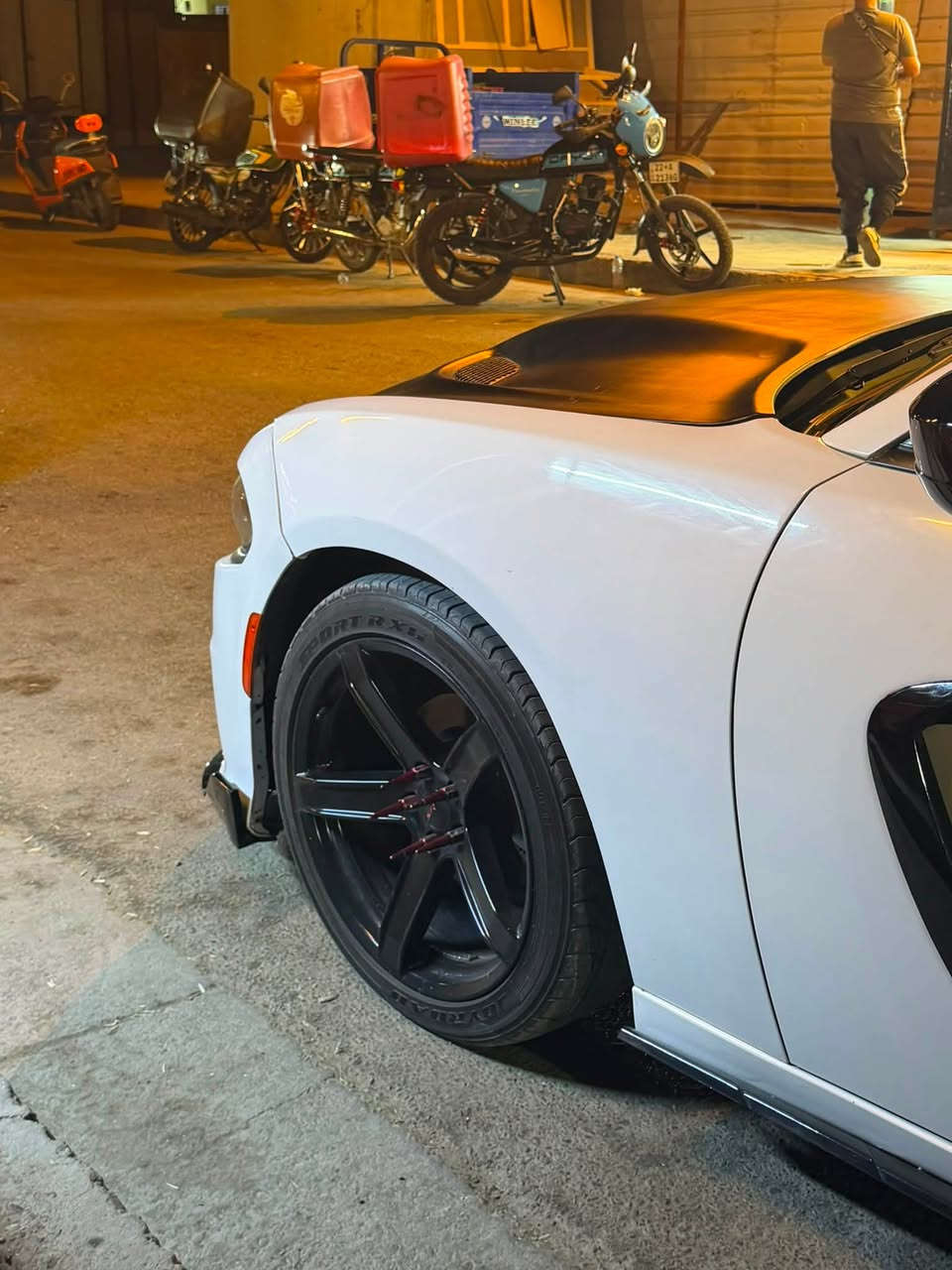 السلام عليكم جارجر 2015 SXT
محدثه بل كامل SRT
رقم بغداد حادث حلو صبغ قطعتين فقط جاملغ امامي وباب خلف السائق فقط بدون لا لغود ولا شواصي 
رقم بغداد
عليها اكزوز ريمونت يم علي علي الوادي
ماشيه 80ميل
مثبت سرعه 
سيتيرن تحكم جهتين
تشغيل عن بعد
*********** متوفر واتس وعل رصيد
