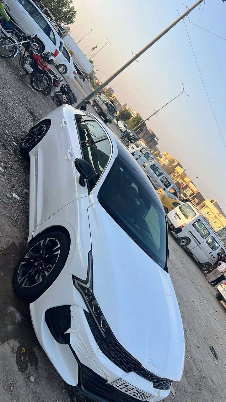 GT LINE    K5 وراد امريكي
موديل 2024 فول مواصفات 1/1 ما عده التبريد قطعه وحده                                          مكينه 1.6تيربو ماشيه 50الف  محرك وكير مكفولات                    بانوراما.                                                                                                                  

تشغيل عن بعد.                                                                                          

كشنات جلد كهرباء.                                           

السيارة فول رادارات

توقف ذاتي

قيادة ذاتية.   

أربعة 4️⃣ أنظمة قيادة 

نظام ابل كار بلي

صندوق ذكي عند الاقتراب 

سايد بريك دكمه     

كشنات تدفئه تبريد

حادث السياره چاملغ ايمن وشويه بارد بالبنيد. 

السياره جديده وما ماشيه اهوي. حداديه جديده  

  بيع مستعجل السعر  160  الأتصال *********** 

مكان السياره الدوانية ✨
