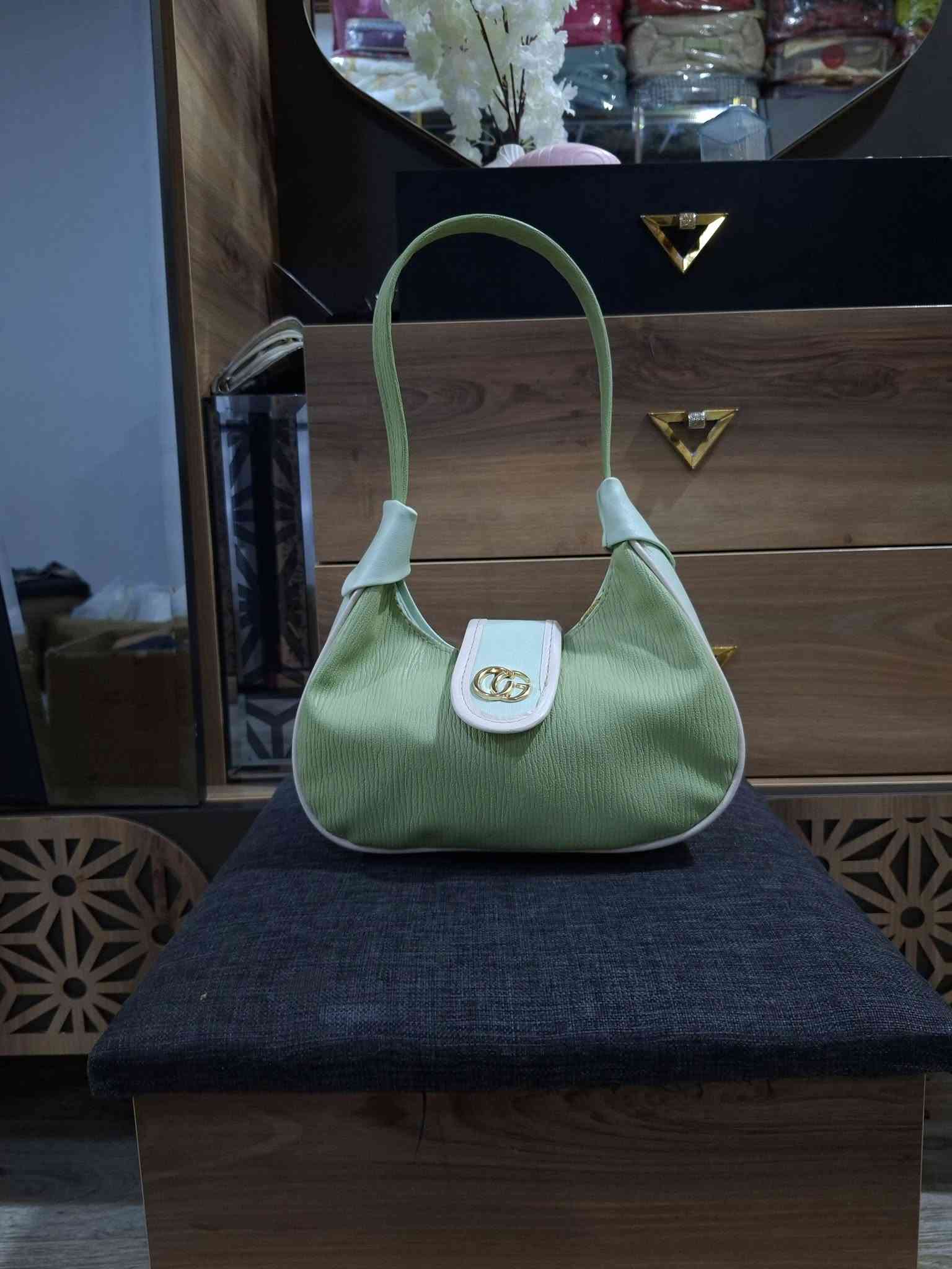 شلعة للبيع 
قطع ٣٠ قطعة فقط١٣٠ مع توصيل
قطعة تطلع عليج بس ٤ وربع
