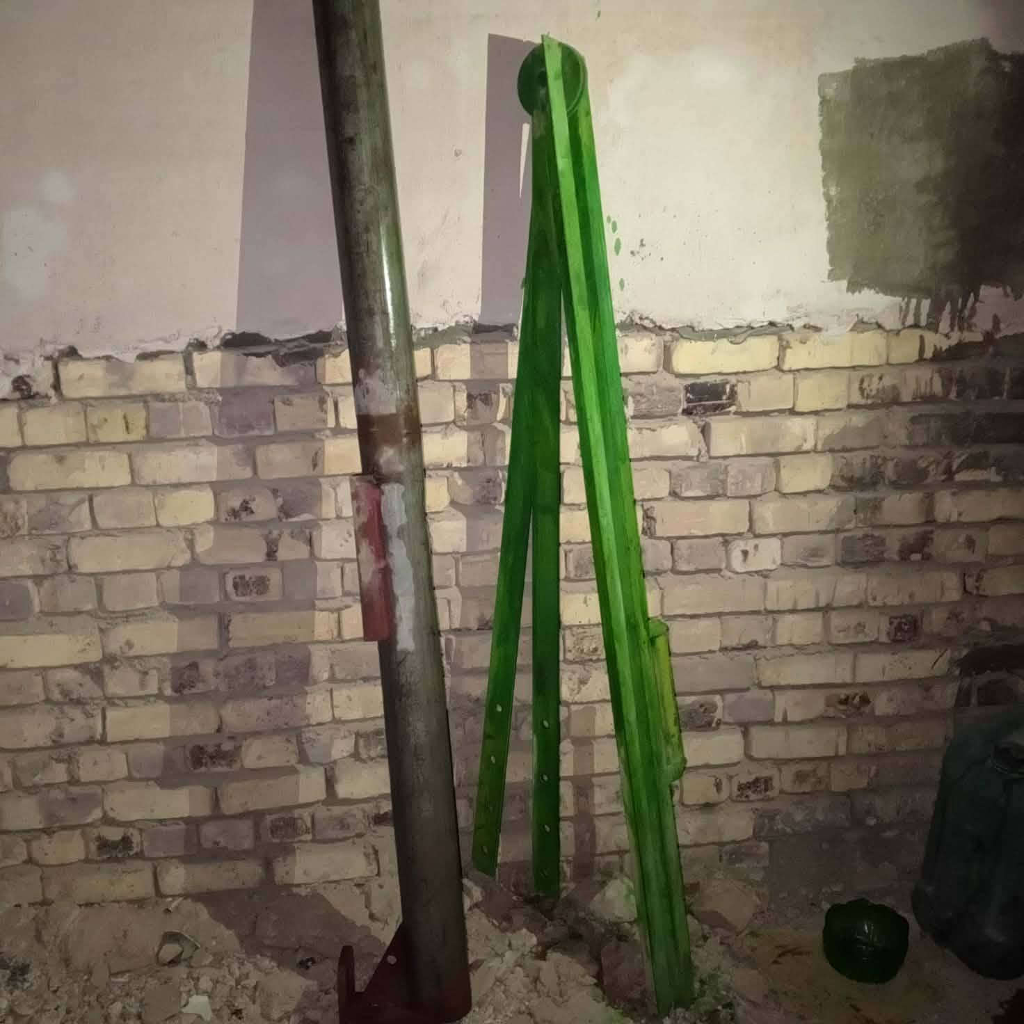 السلام عليكم 
ونج نجفي ثقيل 
3 عرباين
كير فلاوين
ماطور شغال
مكان نجف
***********

