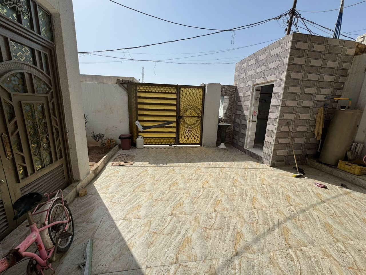 حي الحسين • ٢٠٠م • قرب مدرسة العراق
