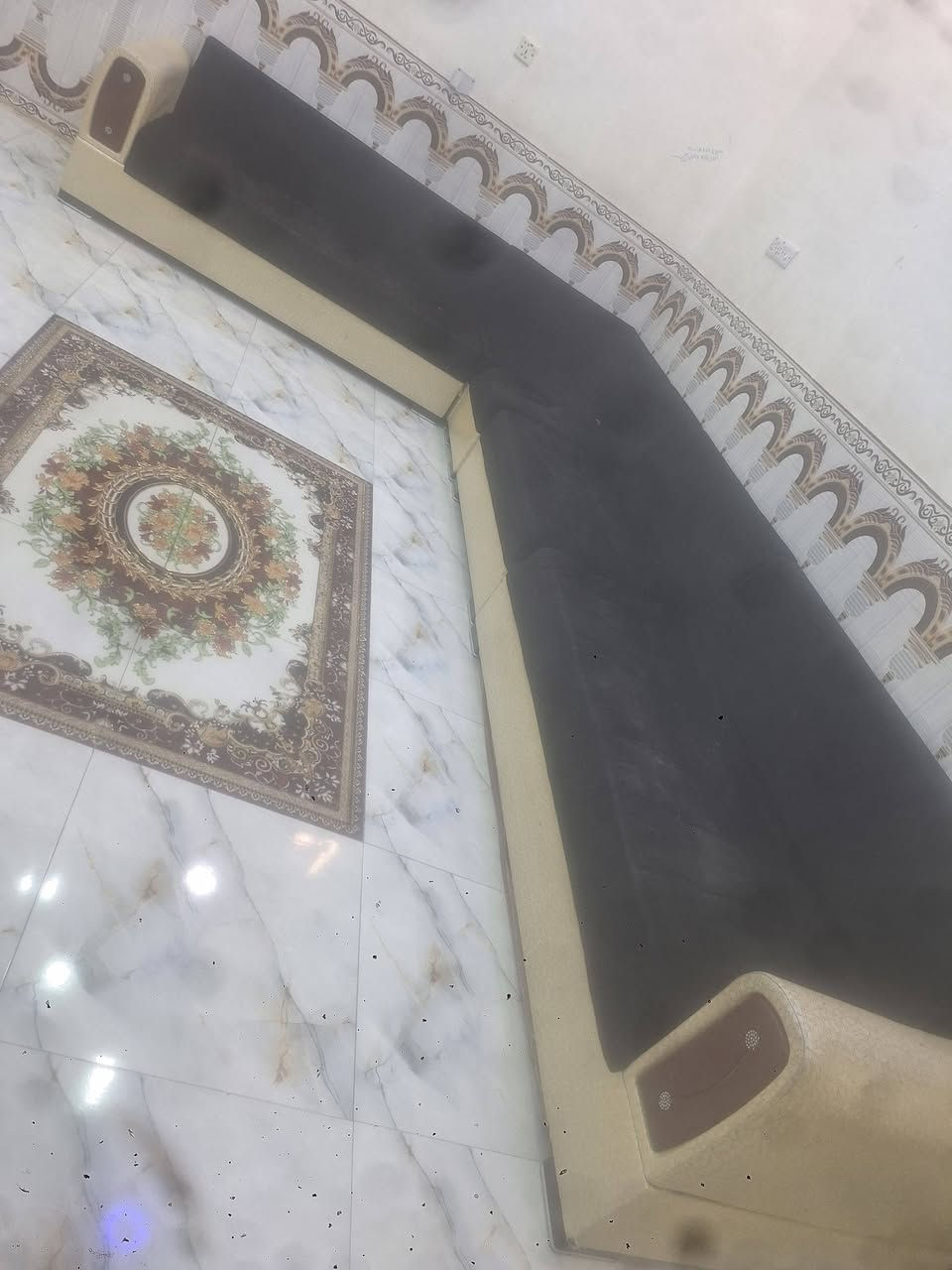 السلام عليكم للبيع تخم ١٠ مقاعد مع الطبلات مكان الرفاعي السعر مناسب استفسار اتصل بالرقم *********** واتساب

