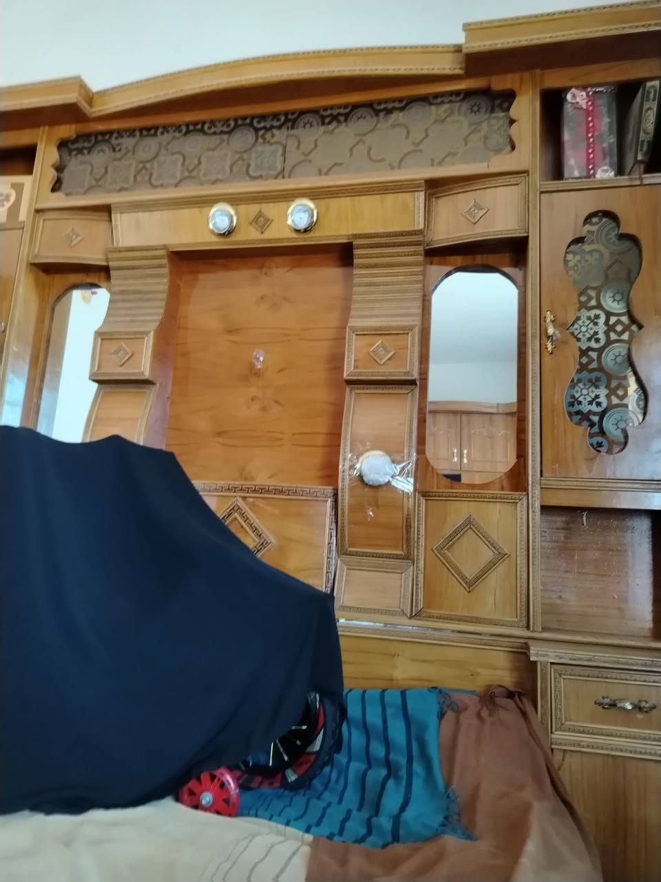 السلام عليكم للبيع غرفه مستخدمه شي قليل بعدهي جديده السعر ٩٥٠ وبيه مجال مكان الفلوجه الكرمه ***********
