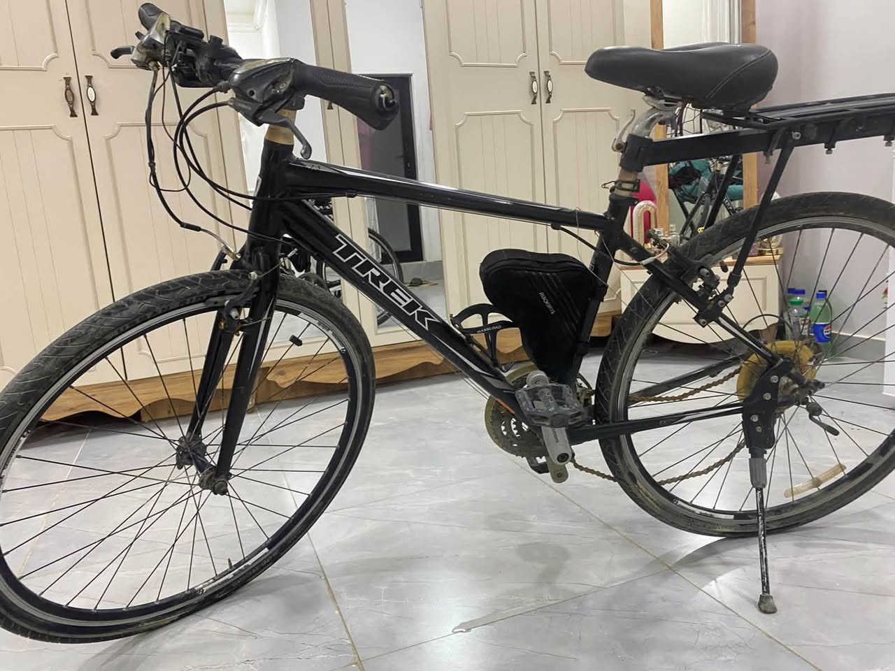 ---
*للبيع دراجة هوائية أصلية 🚲*

Trek 7.3 FX - هجين Hybrid أمريكية
المواصفات:
- إطار Alpha Aluminum خفيف ومتين
- قياس العجلات سريعة ومريحة
- گير Shimano الأصلي - نمر سلسة
- نظافة ممتازة وجاهزة للركوب

مناسبة للرياضة والدوام والطلعات والرحلات.

📍 بغداد
💰 السعر: [ا250] وبي مجال
📩 للتواصل: خاص او على الواتساب ***********

#دراجات_بغداد #Trek #دراجة_هجين #للبيع
