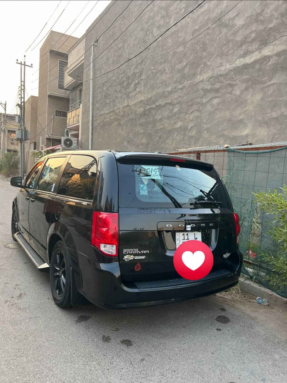 السلام عليكم للبيع او مراوس دوج كرفان 2019  قئه SXT وراد امريكي حادثها جاملغ صفحه اليسره والبنيد فقط السياره جديده بمعنى الكلمه مال بيت جاهزه من كلشي ماشيه 90 رقم بغداد بأسمي مواصفات 
ابواب كهرباء
جنطه كهرباء
تحكمات شاشه كامره
محرك6 سلندر
تبريد 3 قطع 
ويلكب بلاك
كشنات جلد كهرباء
السعر 170 وبيها مجال مكاني الدوره 
وهذا رقمي ***********
