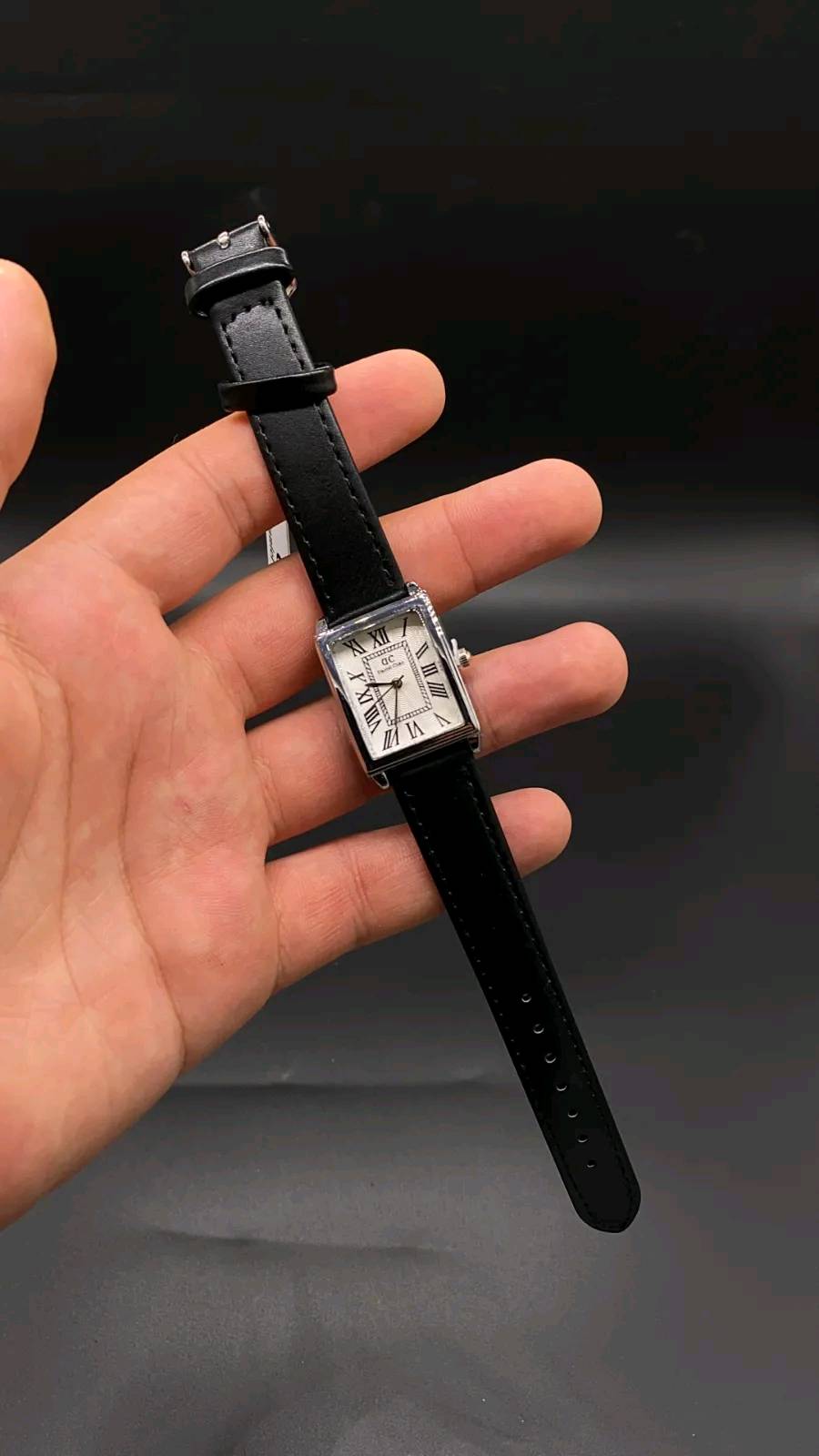 ساعات ماركة DC الفاخرة ✨⌚
متوفر اللون الاسود والبني 🤎🖤
السعر القطعة: 13,000 ✅
والتوصيل: 5,000لجميع محافظات العراق 📦🇮🇶
للطلب أو الاستفسار مراسلة الصفحة 📩 أو ترك تعليق وتتم الإجابة فوراً 🚀او واتساب على الرقم *********** ✨
. 
#ساعات #ساعات_نسائيه #ساعات_رجاليه #ساعات_فاخرة #ساعات_فخمه