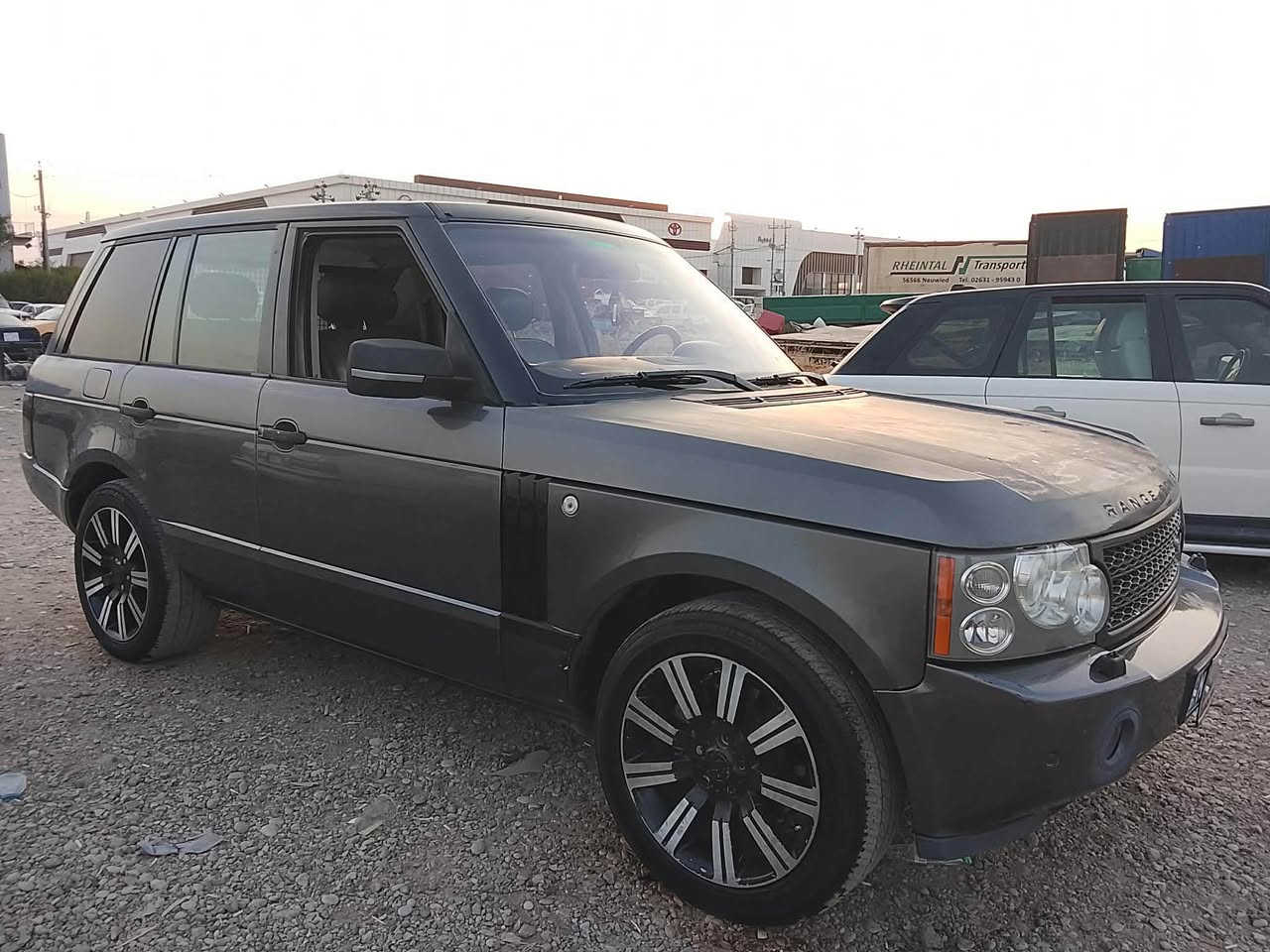 تەنها 55 گەڵا
ڕەنج ڕۆڤەر مۆدێل 2006 هەشت بستۆن بەنزین بێ سۆپەر مەرخوب  تۆماتیک و عادی تەبریت سارد وگەرم چوپەکانی بەشەرت بیلادیە بئ رەقەمە دوبەیە ساخە نمونەیە لە جوانی بۆیاخی نیە لایت زینۆن و لید  هەموو گیانی ئیش ئەکات  نرخی 55 گەڵا و مەجالی تیایە گورینەوەش اکەم بەشتیک بەدلم بیت 
ژ.م********************** كالار, السليمانية
