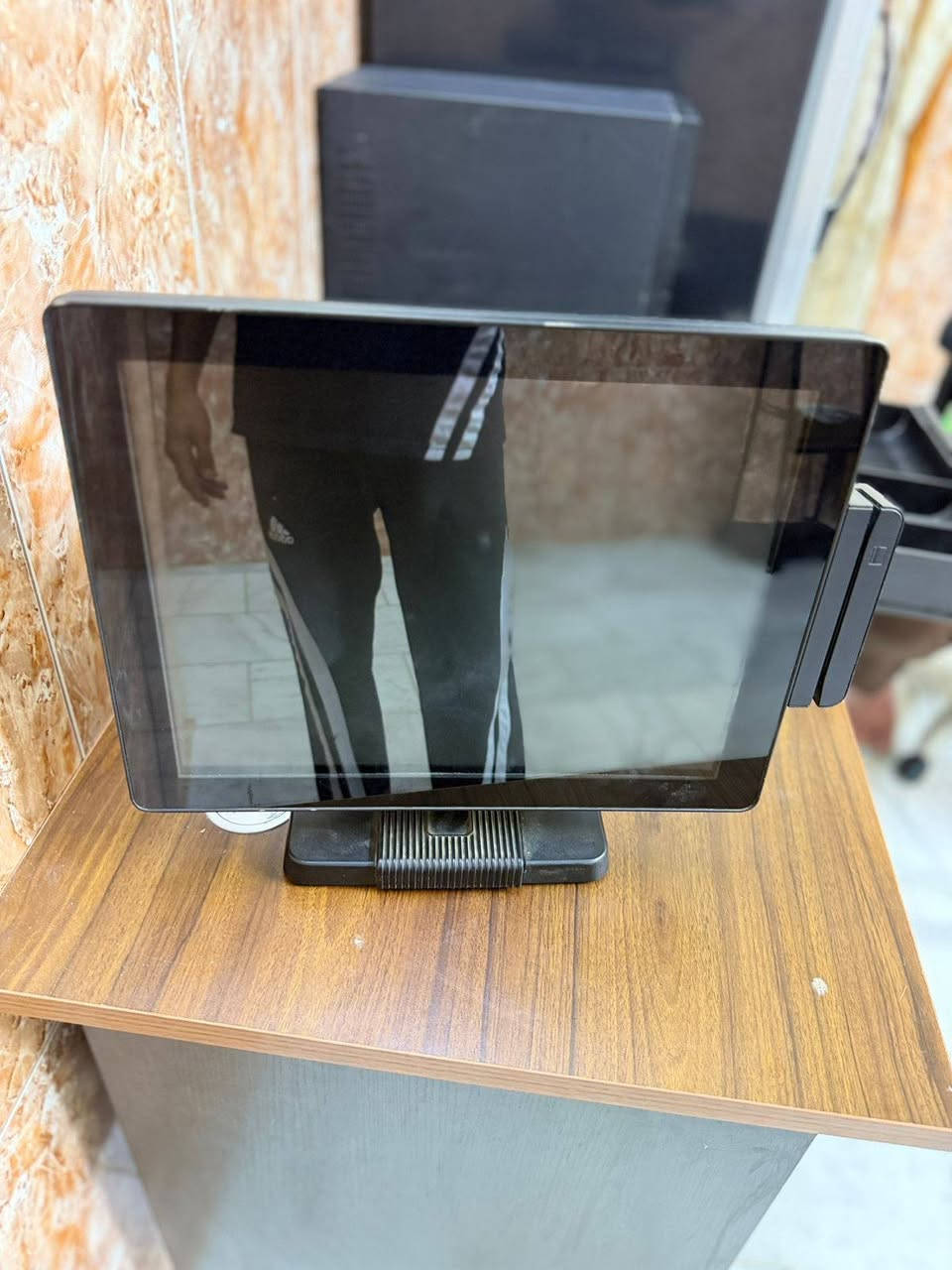 السلام عليكم كاشير للبيع شغال تجي تفحصه وتاخذه بس  يحتاجله طابعات لائن هذني الطابعات تعبانات شويه كامل مابي اي نقص مكان بغداد الحسينيه الراشديه 
***********
