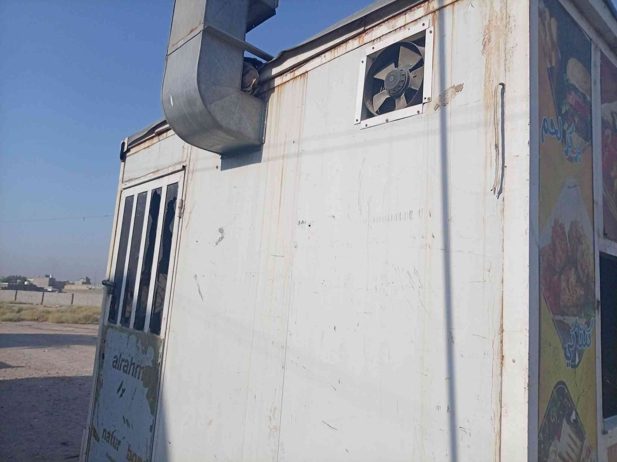 السلام عليكم مطعم متنقل عرض ٢ونص طول ٣ داخل صفاح ستيل أرضية بليت فافون جكر مغلف ساحبه باب شباك زوج تاير جديد  سعر مليون ونص
هاتف ***********
عنوان بغداد رصافه طريق حي البتول سياحي
