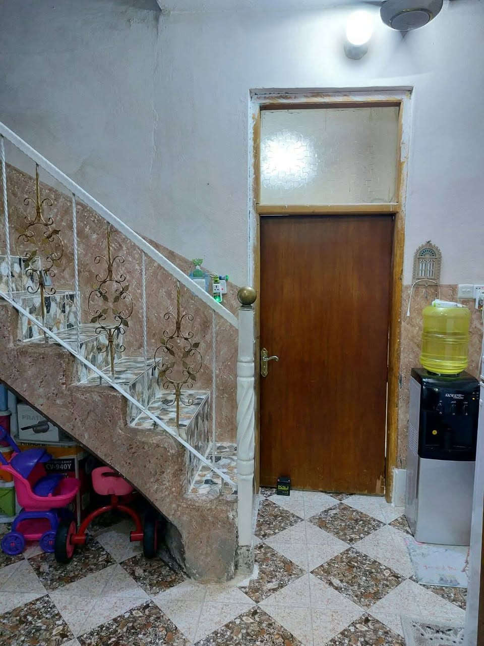 دار للبيع المساحة 100 م2 طابو زراعي طابق واحد
يحتوي على غرفة نوم 5*5 مطبخ 3*3 استقبال 3*5 وصالة وحمام ومنور وصحيات خارجية و كراج البيت ارضيته سيراميك وكذلك جدران المطبخ والحمام يحتوي على سطحين ينبني 3 غرف 
بناء 2015 ( كياعين بيت ابو حجار )
الموقع بهرز حي السلام قرب اسواق السلام 
السعر  55 مليون وبيه مجال للاستفسار على الرقم *********** ومتوفر واتس اب

