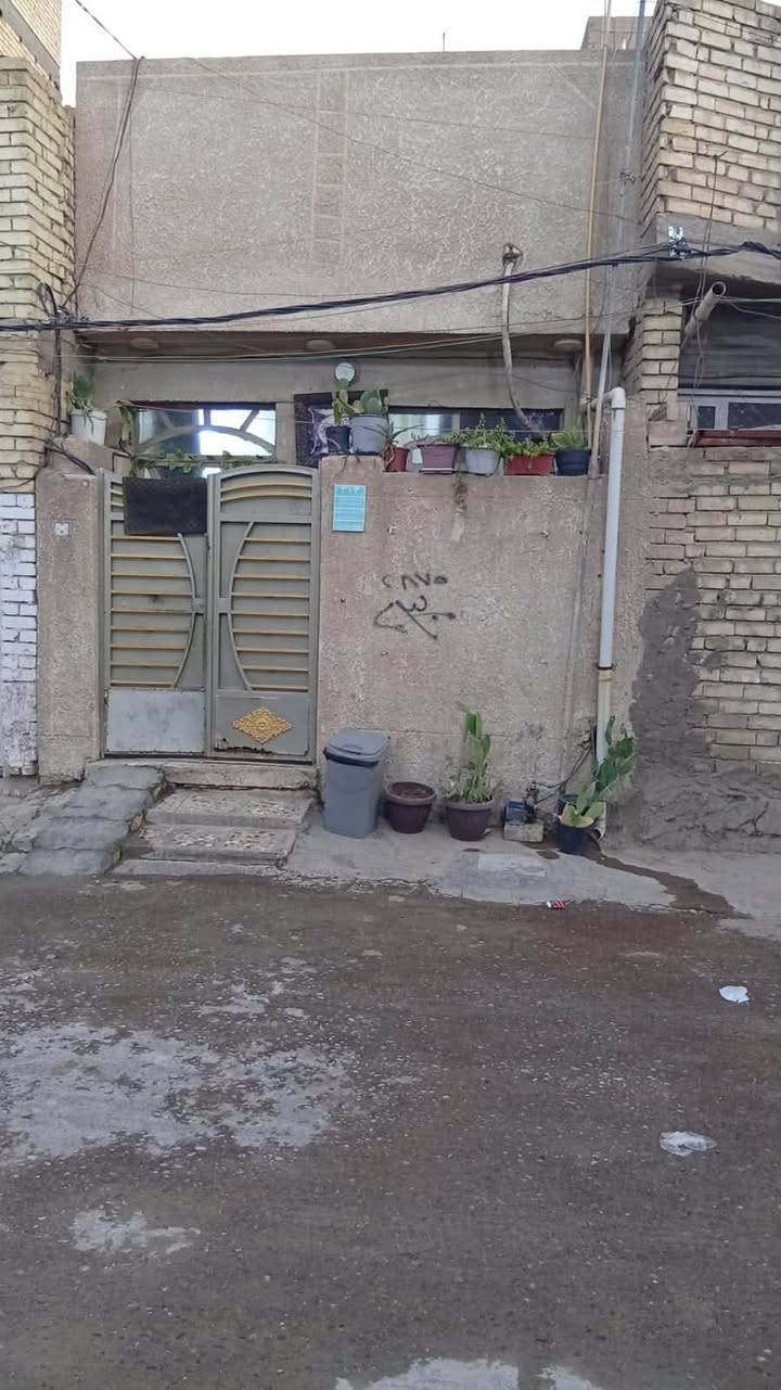 للبيع بيت 50 متر طابق واحد الواجهه 4 والنزال 12 ونص الخطيب الزراعي شارع خولة خامس فرع على اليسرة يحتوي على استقبال مطبخ وغرفة نوم وصحيات السعر خاص الاستفسار ***********
