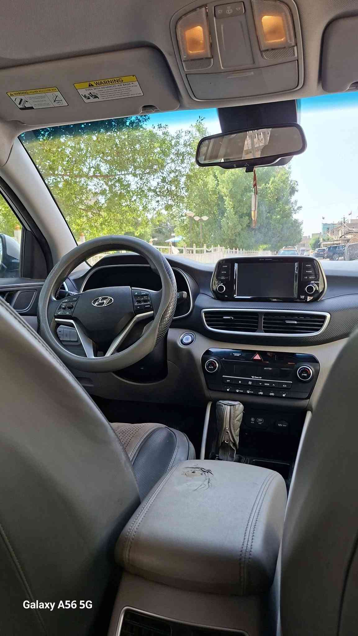 مساء الخير حبايب 🤍
توسان مديل 2019 ماشية 45mi 
#السعر 147 وبيها مجال وممكن مراوس.
وارد امريكي حادث فقط مقدمة البنيد بدون شواصي بدون لغوده نهائيا 
بيها سونار وصور الحادث موجوده بالمنشور  .
السيارة جهازه من كلشي والسيارة بيها منضومة تبريد كامله جديدة و كامله من صيانة كشناتها جديدة جدا وسبيرها جديد جدا
  مواصفات
تحديد مسار
 بصمه تشغيل
  اوتو هولد 
هاند بريك بصمه 
رادار امامي خلفي وجانبي وكامره دواره
اندرويد اوتو 
تدفئه تبريد بالكشنات كشن السايق كهرباء 
ويل حجم 18 بلادي 
للتواصل  *********** ☎️
                ***********☎️

نص مكتوب في الصور:
- Galaxy A56 5G