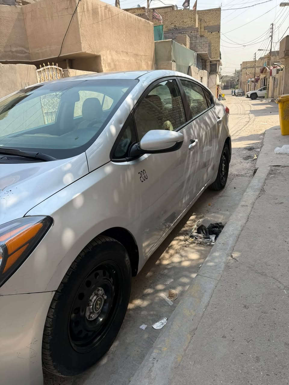 السلام عليكم كية فورتي٢٠١٥مكينة ٢٠٠٠بل ليون جديدة سعر شدة وخمسة  وبية مجال ***********
