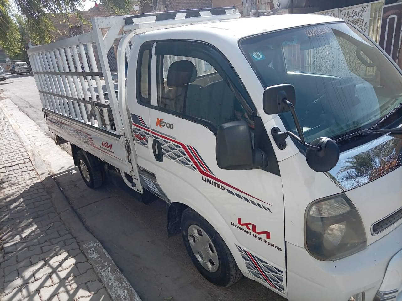 كيا بنگو 14 رقم واسط مكينه 2700 قبق اسود مكينه و اكسل و گير خير من الله سياره جاهزه تخم تاير جديد صار شهر من بدلته كهرباء شغاله مابيهه اي نقص من الاخير متصرف عليهه شي السياره بأسمي مكاني بغداد  التحويل ثاني يوم سعرهه 90 وبي مجال  ***********
