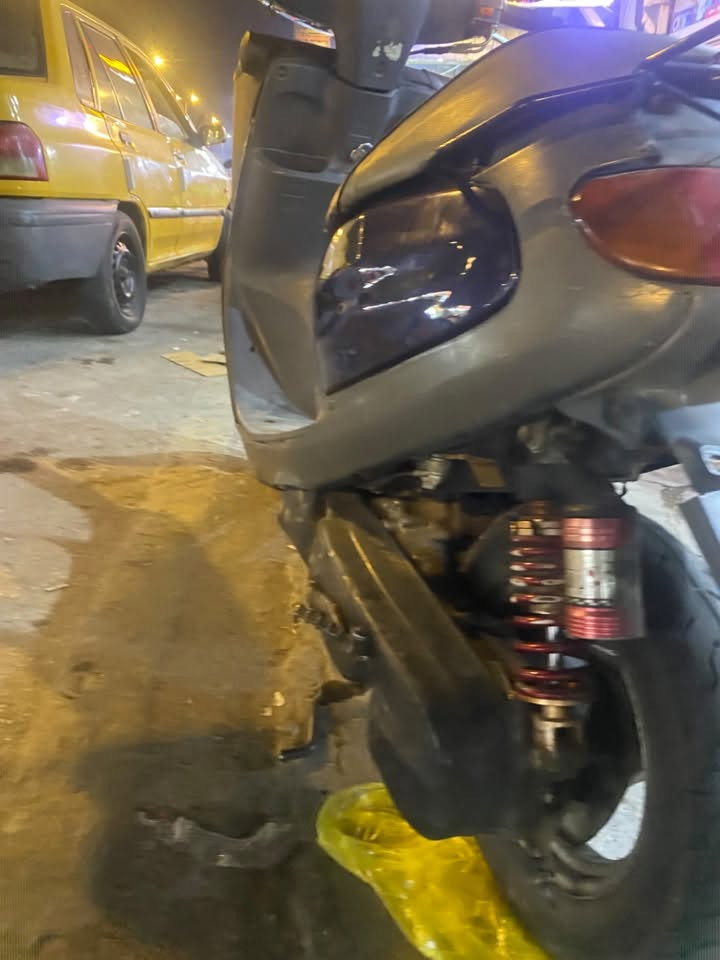 دراجه للبيع في كربلاء حي الحر مقابيل الكفيل الرقم ***********. السعر٤٠٠ وبي مجال
