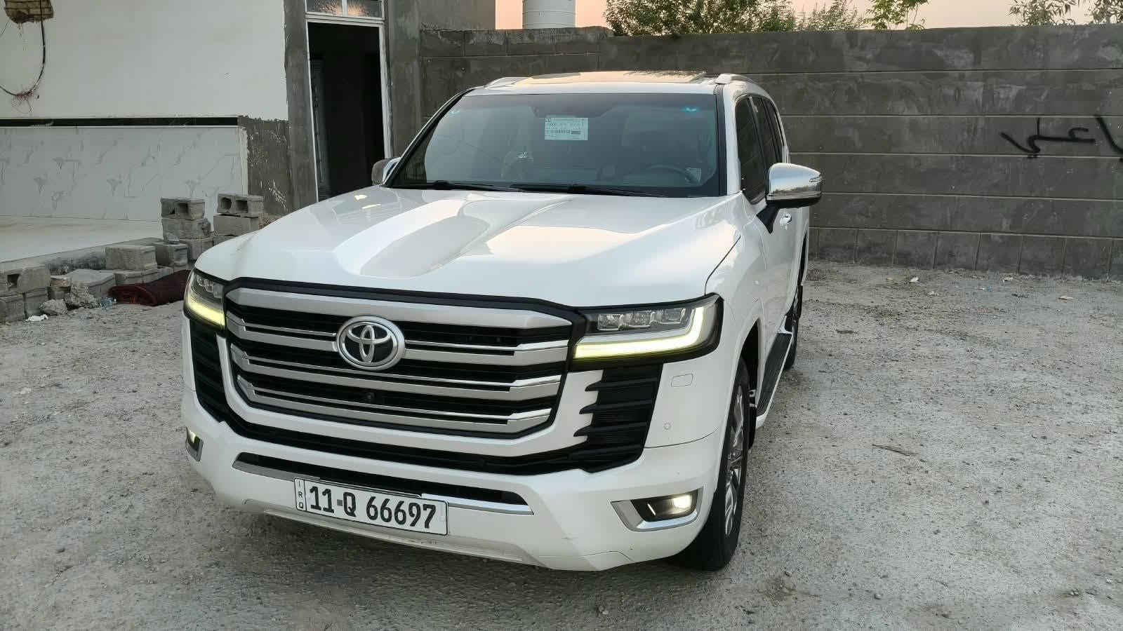 لاندكروز موديل 2022  VXR توين تيربو مغلفه نانو بلكامل رقم بغداد نكليزي هزه وسنويه وجدد مكفوله كفاله عامه كلشي  ماشيه 34 الف حقيقي فول مواصفات 1/1 تخم تاير جديد حداديه جديده سياره استخدام شخصي السعر 655وبيه مجال ***********
***********
