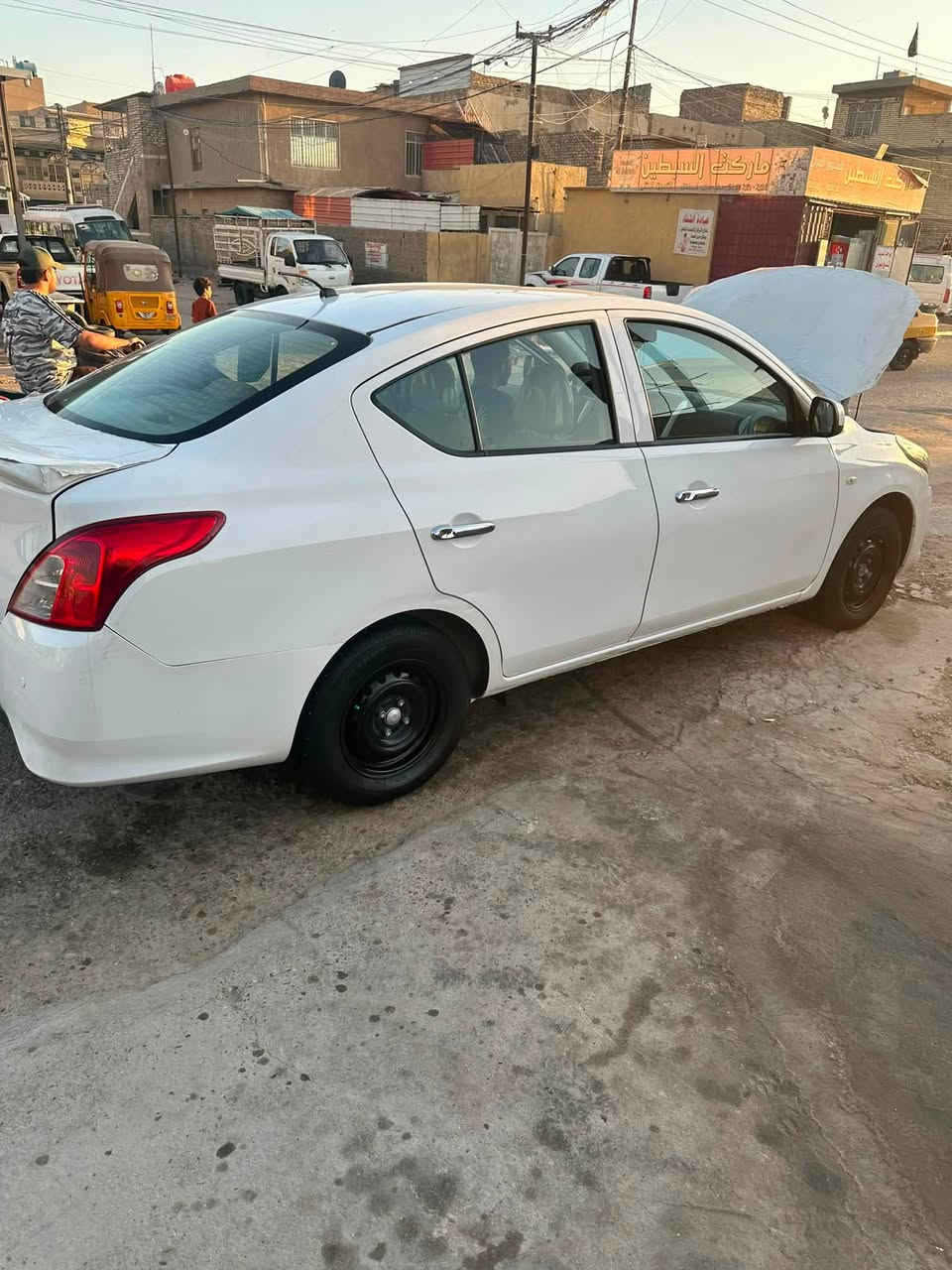 سلام عليكم سني هندي للبيع موديل ١٩ بليته زركه بسمي تحويل ثاني يوم مكفوله كفاله عامه من الضربه وصبغ كامله من كلشي شاشه كأمره تخم تاير جديد دوشمه السعر ١٠٥ بيه مجال 
*********** مكاني الشعب
