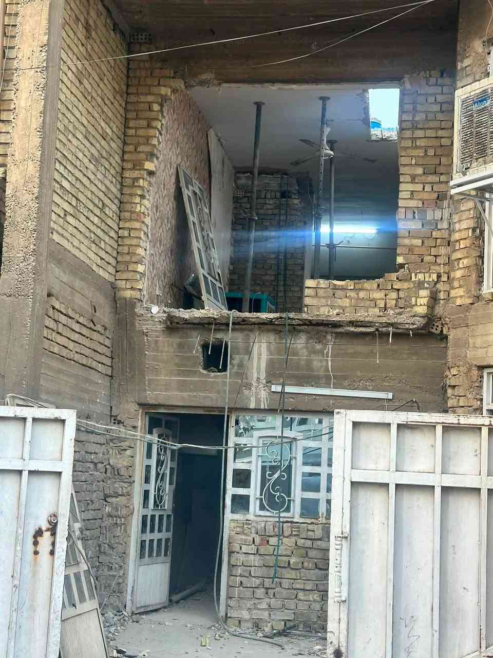 السلام عليكم بيع باب وشباك مكان البياع
هـ/***********
