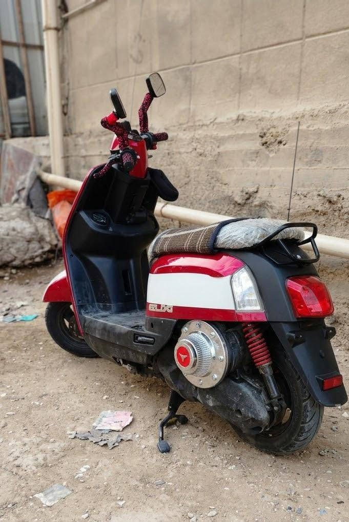 بوليس • نازل • مو كوبريتر