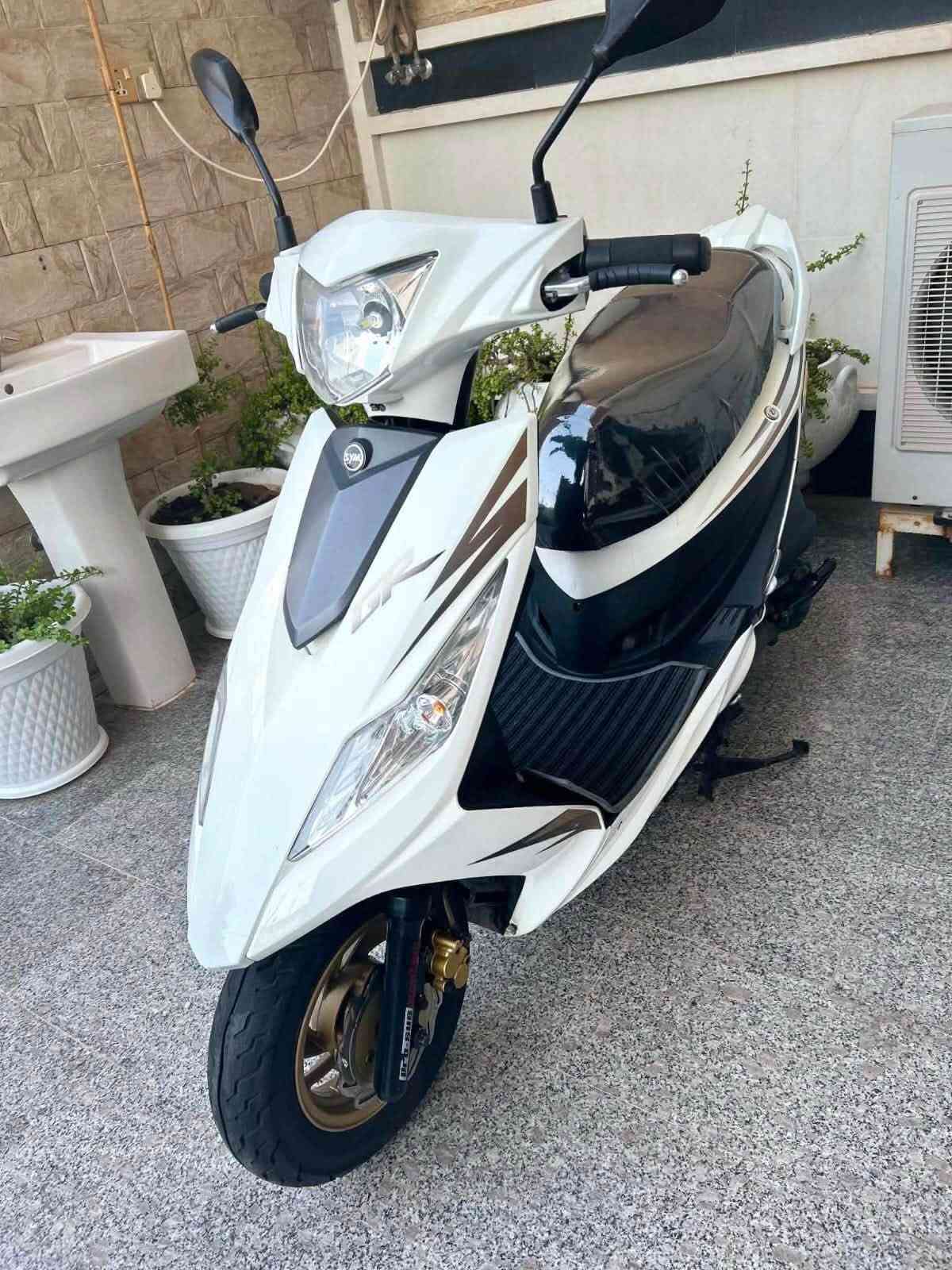 سلام عليكم ورحمة الله موطور سايم موديل 22مكمرك كامل جديد فول نضافه سعر 1600بي مجال قليل تواصل ***********
