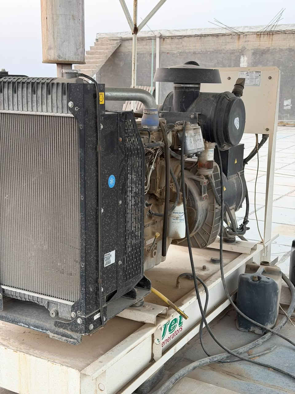 مولد گاز قدره ١٥٠ kv استخدام قليل جداً 

تنطي 450 امبير 

للاستفسار 
***********

نص مكتوب في الصور:
- Tet generators
