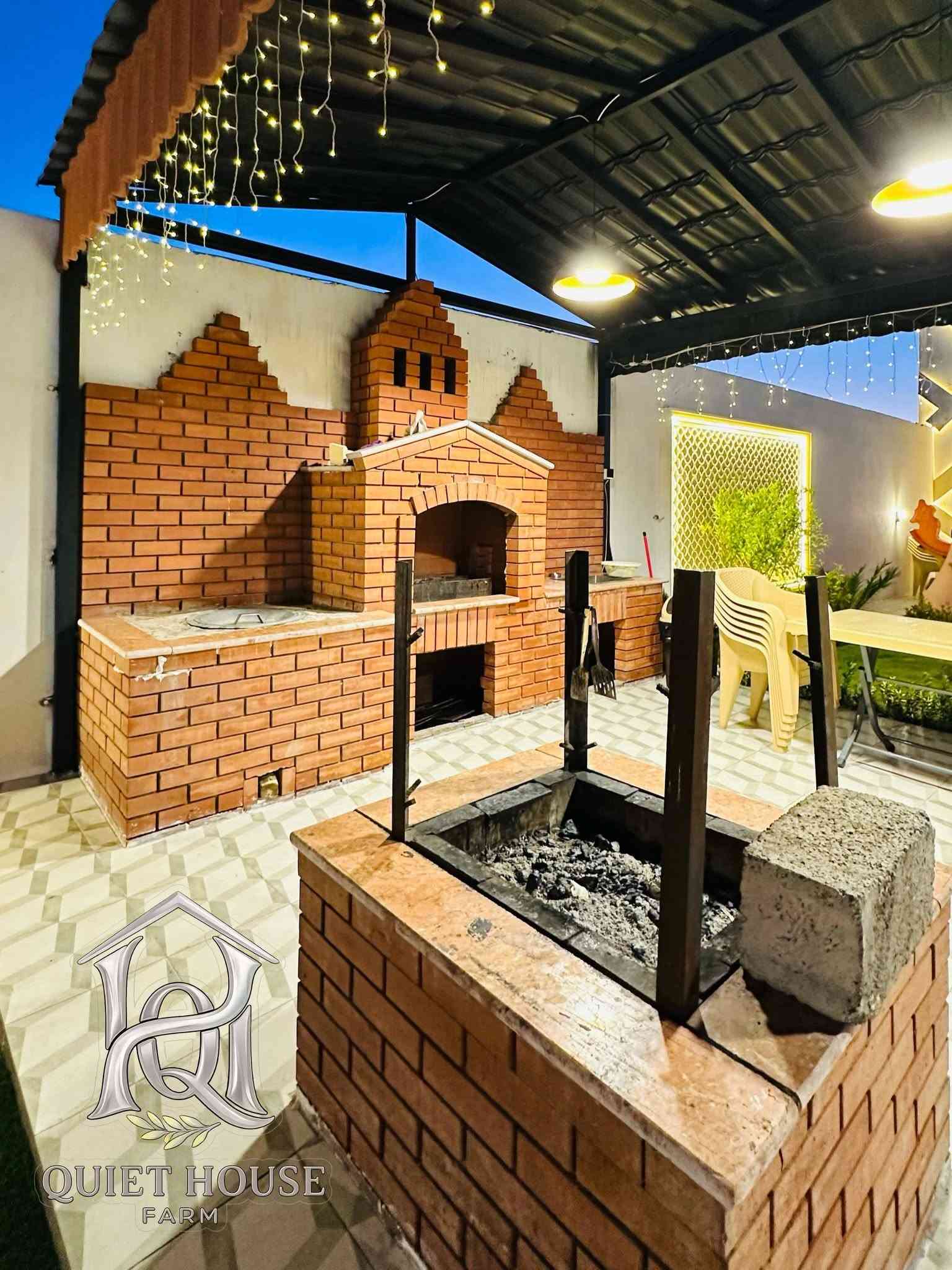 يتوفر حجز خلال ايام الاسبوع 
الموقع البوعيثة 📍 
للاستفسار ***********

نص مكتوب في الصور:
- QUIET HOUSE FARM
- QUIET HOUSE
- FARM