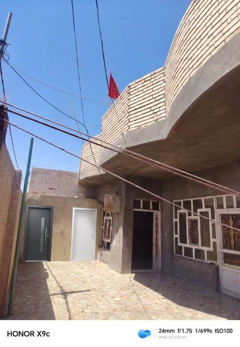 يالله بيت 204 مسساحه للبييع يتكون من غرفتين وصاله ومضيف وحمامات خارجيات وحمات داخليات ومطبخ حار وبارد يبعد عن شارع العام100 متر مسلح طابوك العنوان الرضويه الثامنه خلف معمل المرور قرب المستوصف السعر 95 ووبي مجال قليل ***********
