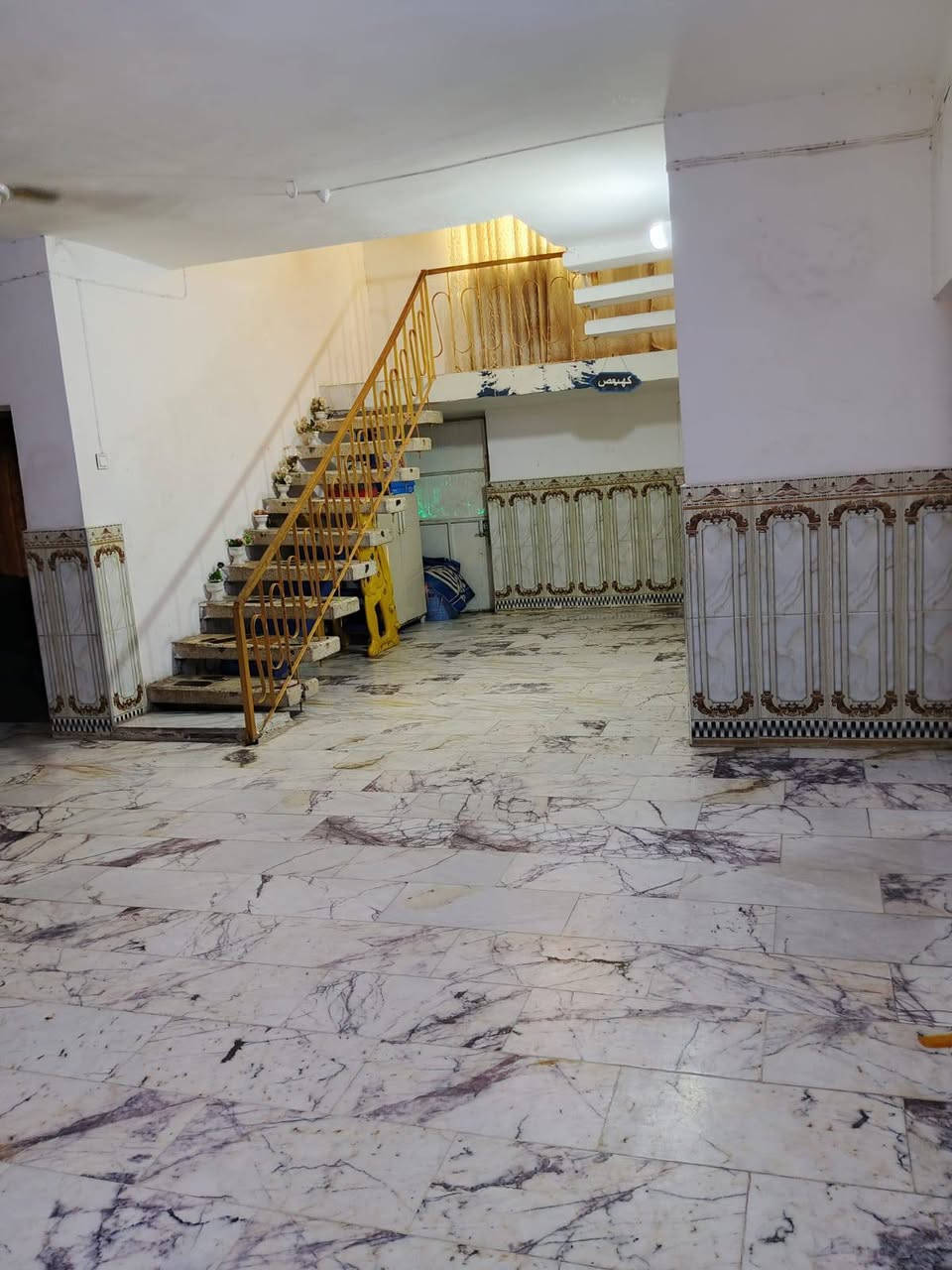 🏠#دارللبيع//طابـــــــو صرف _🏠
🏗️📍المــــــــوقع// بابل الهاشمية الجمعية 

✏️المســـــاحة// 300 متر 

🧱🧱طـــابق الأول // يحتوي ع 
2 غرف نوم  4*5➕استقبال11متر➕ صالة كبيرة ➕ مطبخ6*5➕مجمعات صحية 2➕مناور 1 ➕كراج سيارة 🚙
🧱🧱طابق الثاني // غرفة نوم2مساحة 4*5 ➕بيتونه
ويحتوي الدار على محل 
 
      للمزيد من التفاصيل الاتصال او المراسلة على واتساب الرقم    ***********
