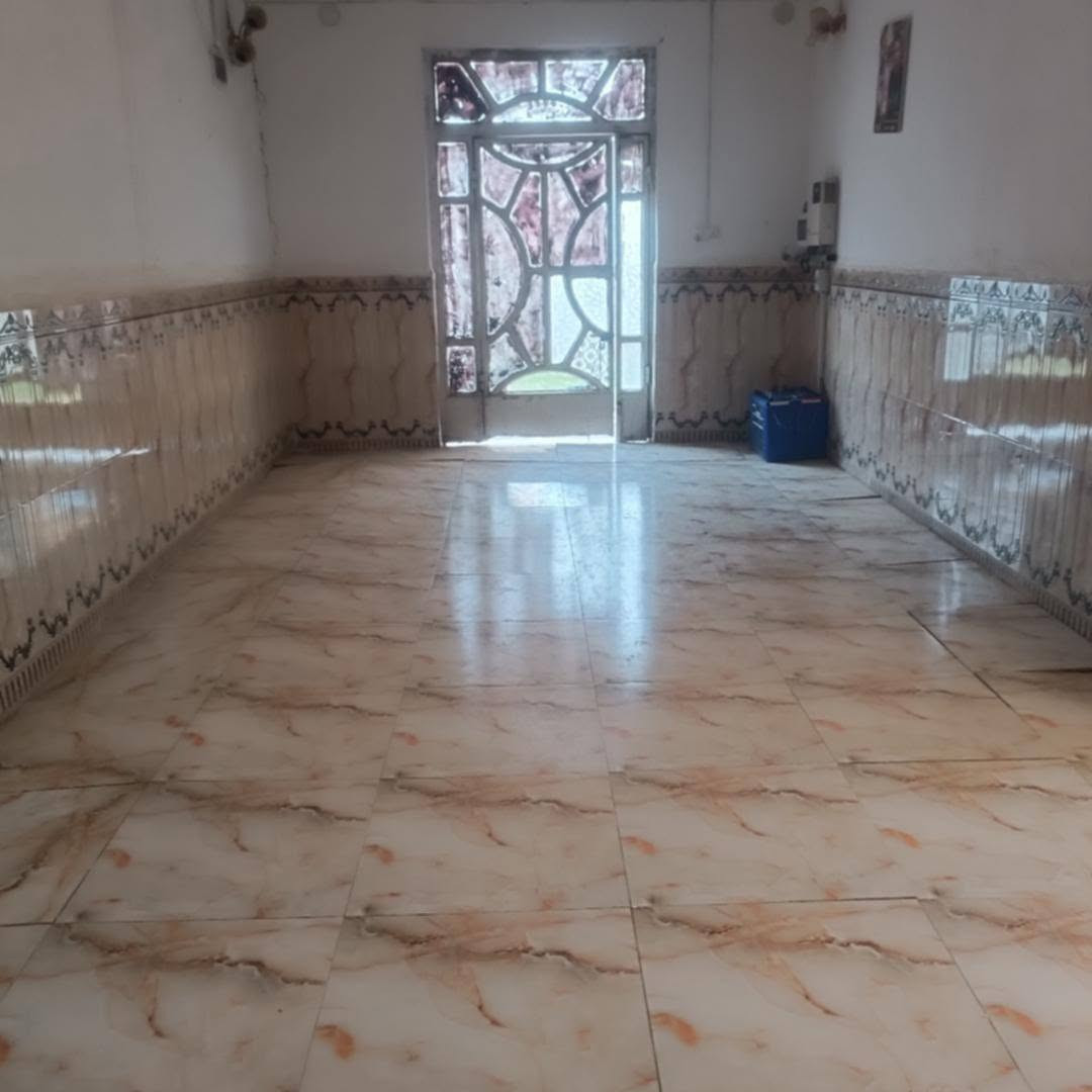 🏠 للبيع: بيت مع عَرْصَة بموقع مميز
📍 الموقع: الديوانية - طريق الدغارة (قريب جداً من الشارع العام، بالقرب من عقيل أبو المخضر ومحطة بدر الدجى).
​📄 تفاصيل العقار: 250م
​نوع العقار: بيت مع عَرْصَة.
​نوع السند: زراعي (سند 25).
​التصميم الداخلي: غرفتين، صالة استقبال، مطبخ.
​المرافق الخارجية: حديقة.
​✨ المميزات والخدمات:
​شوارع مبلطة بالكامل وسهلة الوصول.
​توفر خدمات الماء والكهرباء الرسمية.
​البيت مجهز بالكامل بمنظومة طاقة شمسية.
​💰 السعر: مناسب جداً.***********
