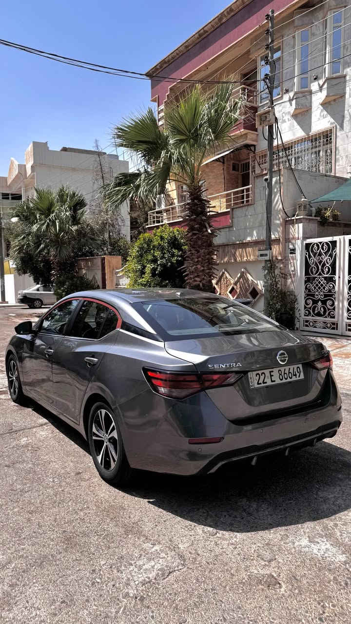 🚗 بۆ فرۆشتن: نیسان سێنترا (Nissan Sentra)
سەیارەیەکی زۆر خاوێن، بەهێز و کەممەسڕەف، ئامادەیە بۆ لێخوڕین بێ هیچ مەسرەفێک.
📋 زانیارییە گشتییەکان
 * جۆری ئۆتۆمبێل: نیسان سێنترا (Nissan Sentra)
 * مۆدێل: [ساڵی مۆدێل بنووسە، بۆ نموونە: 2021 / 2022]
 * ڕەنگ: ڕەساسی مێتاڵیک (Gun Metallic) - زۆر جوان و تایبەت
 * ژمارە: هەولێر (کۆدی 22) - بەناوی خۆمەوەیە / وەرەقەی پاکە
 * مەکینە: 2.0 لیتر (4 سلندەر) - بەهێز و زۆر ئابووری لە بنزیندا
 * گێڕ: ئۆتۆماتیک (CVT)
 * کیلۆمەتراژ (ڕۆشتوو): [بڕی ٧٢.٠٠٠km]
🌟 مواسەفات و تایبەتمەندییەکان
دەرەوەی سەیارە:
 * دیزاینی نوێ و شیکی Front Grille (V-Motion)
 * ویل کەپ (Alloy Wheels) ڕەسەنی نیسان
 * لایتی پێشەوەی ئۆتۆماتیک + لایتی ڕۆژ (DRL)
 * شوێنی تایبەتی فۆگ لایت
ناوەوە و ئاسوودەیی:
 * شاشەی گەورەی لمس (Touch Screen)
 * پشتیوانی Apple CarPlay و Android Auto
 * کامێرای دواوە (Rear Camera) بە کوالێتی بەرز
 * سوکان ڤۆلیۆم، کۆنتڕۆڵ و تەثبیت سڕعە (Cruise Control)
 * سیستەمی تەبرید و تەکسیفی زۆر بەهێز
 * بلوتووس (Bluetooth) + دەرچەی USB و Type-C و AUX
سیستەمی سەلامەتی (Safety):
 * ڕاداری پێشەوە و ئیستۆپکردنی ئۆتۆماتیکی (Automatic Emergency Braking)
 * سیستەمی ئاگادارکردنەوە لە خاڵی کوێر (Blind Spot Warning)
 * سیستەمی ئاگادارکردنەوە لە لادان لە هێڵ (Lane Departure Warning)
 * سیستەمی ABS و ڕاگرتنی هاوسەنگی (Traction Control)
 * ئێرباگی کامل و سەلامەت
🛠️ دۆخی سەیارەکە
 * بۆیاخ و بادی: [دوو پارچە]
 * مەکینە و گێڕ: بە شەرت، بێ هیچ کێشەیەک و زۆر خاوێن.
💰 نرخ و پەیوەندی
 * نرخ: [١٣.٧٠٠$] (بە مەجالێکی کەم)
 * شوێن: هەولێر
 * ژمارەی پەیوەندی: [***********]
 * فایبەر / واتسئەپ: [***********] Singapore
