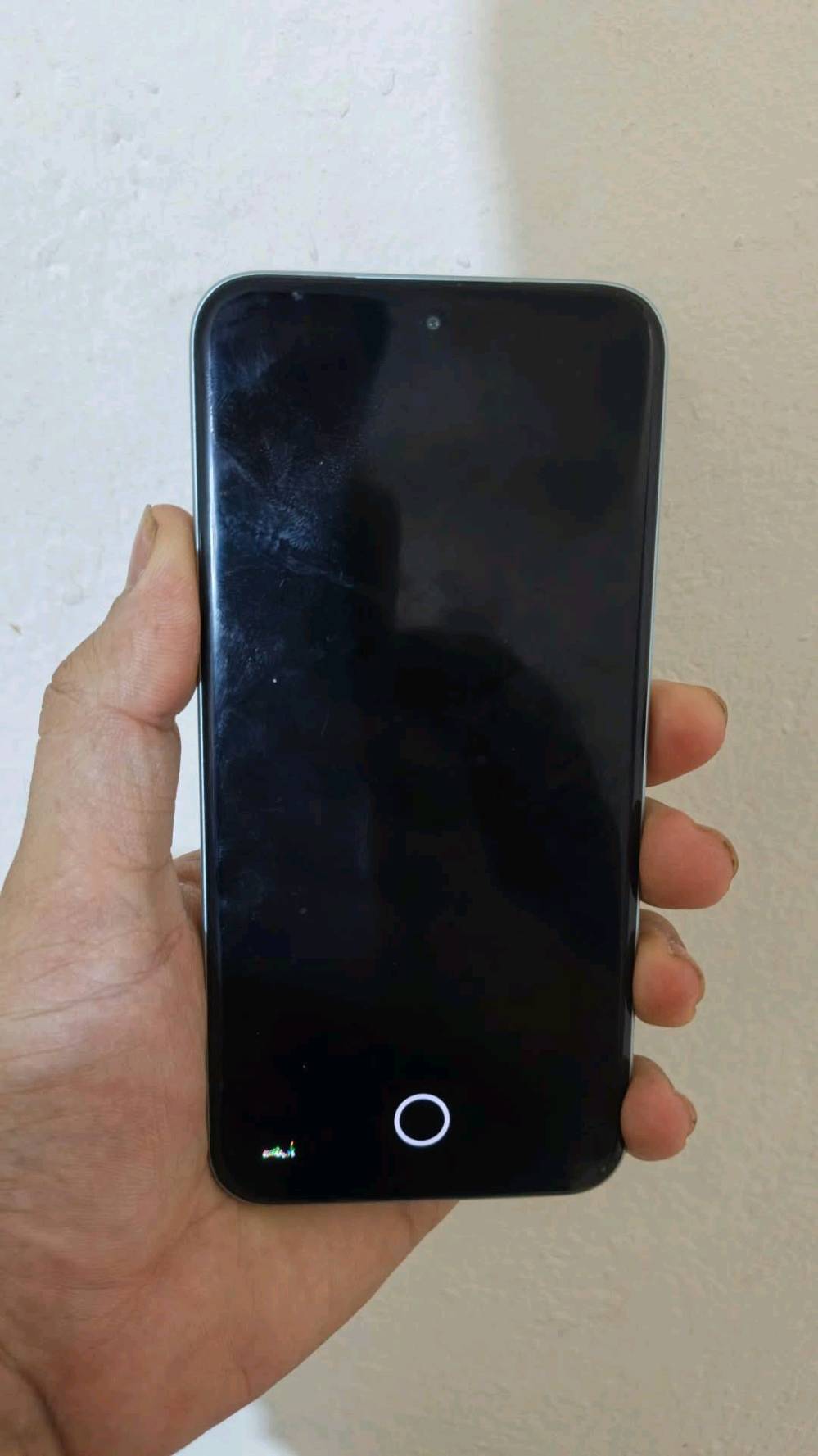 poco m8 pro 
ذاكرة٢٥٦/8
بطارية٦٥٠٠
الشحن 100واط
عدد الدورات 16
بي نقطة صغيرة بالشاشة وفطر صغير للظهر علما أن الجهاز جديد سعره 225💵