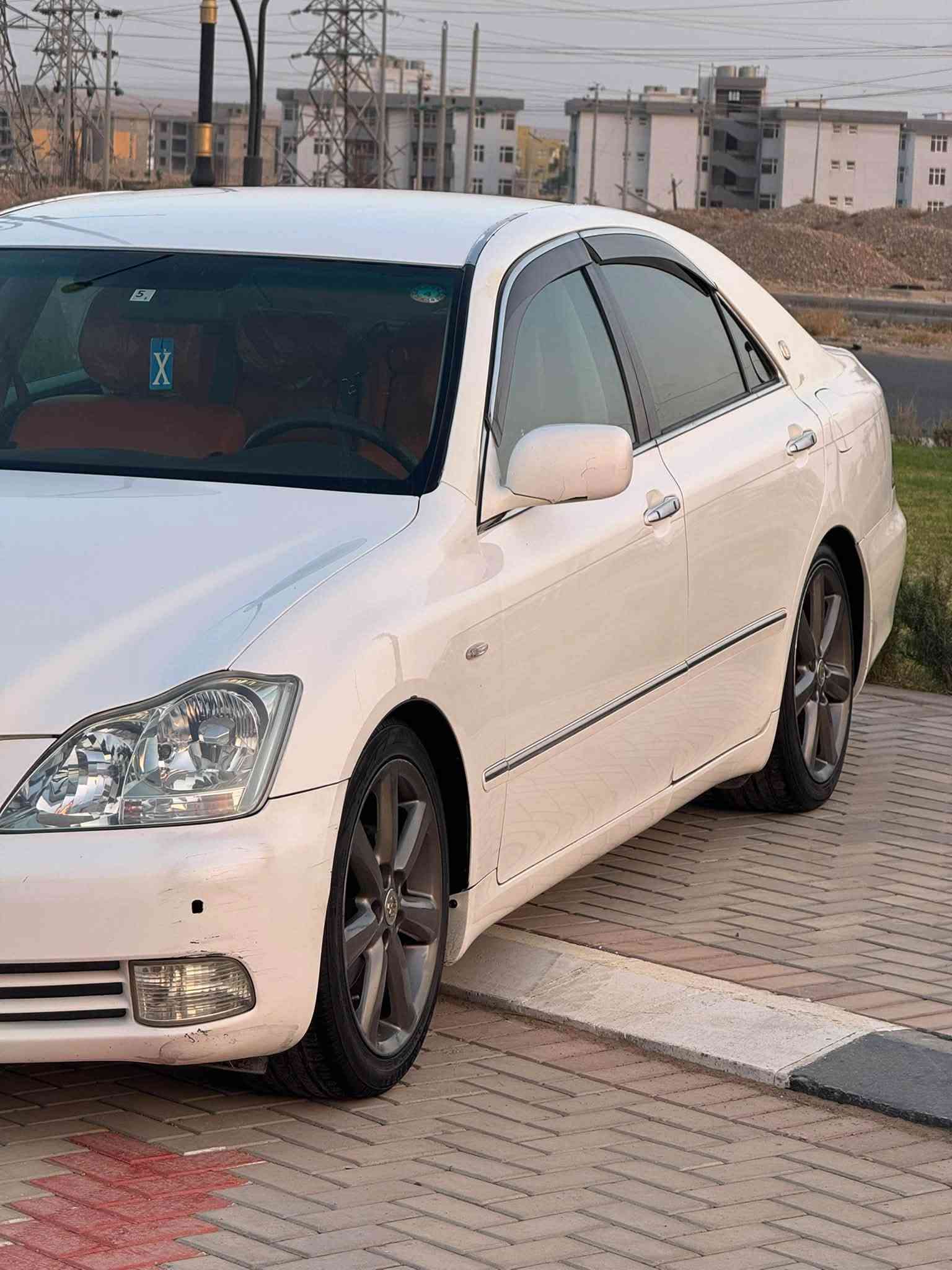 شاهین ٢٠٠٥ • ابيض • مكينة كبيرة