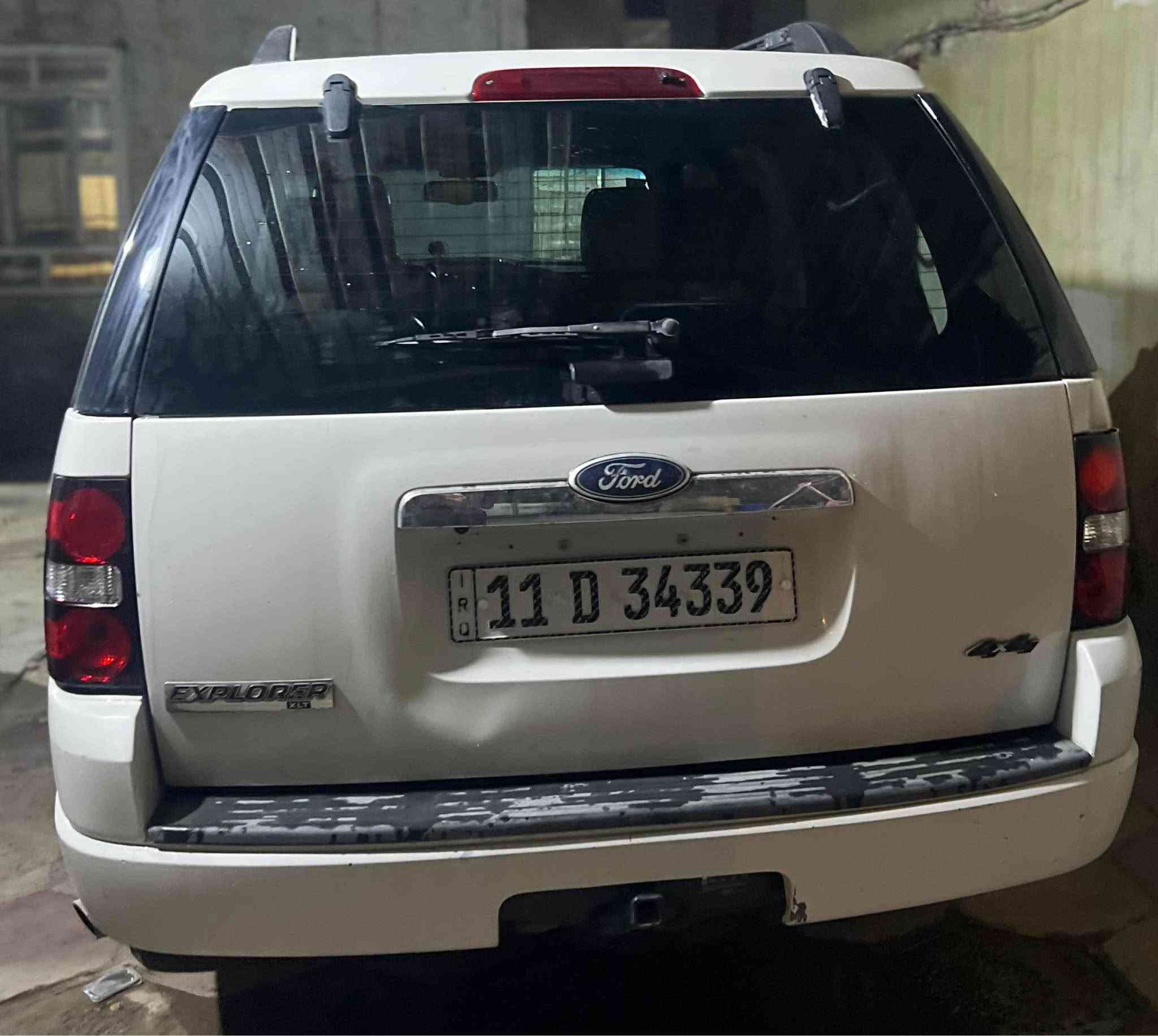 فورد أكس بلور 7 راكب 
موديل 2010 رقم بغداد دولي 
بأسمي تحويل بأي وقت
بيها طخات بسيطة كهربائيات كلها شغالة تبريد شغال إطارات أخت الجديدة بدلت گير قبل 3 أشهر محرك جيد جداً 
السعر 125$ والشراي يدلل
*********** البصرة, العراق
