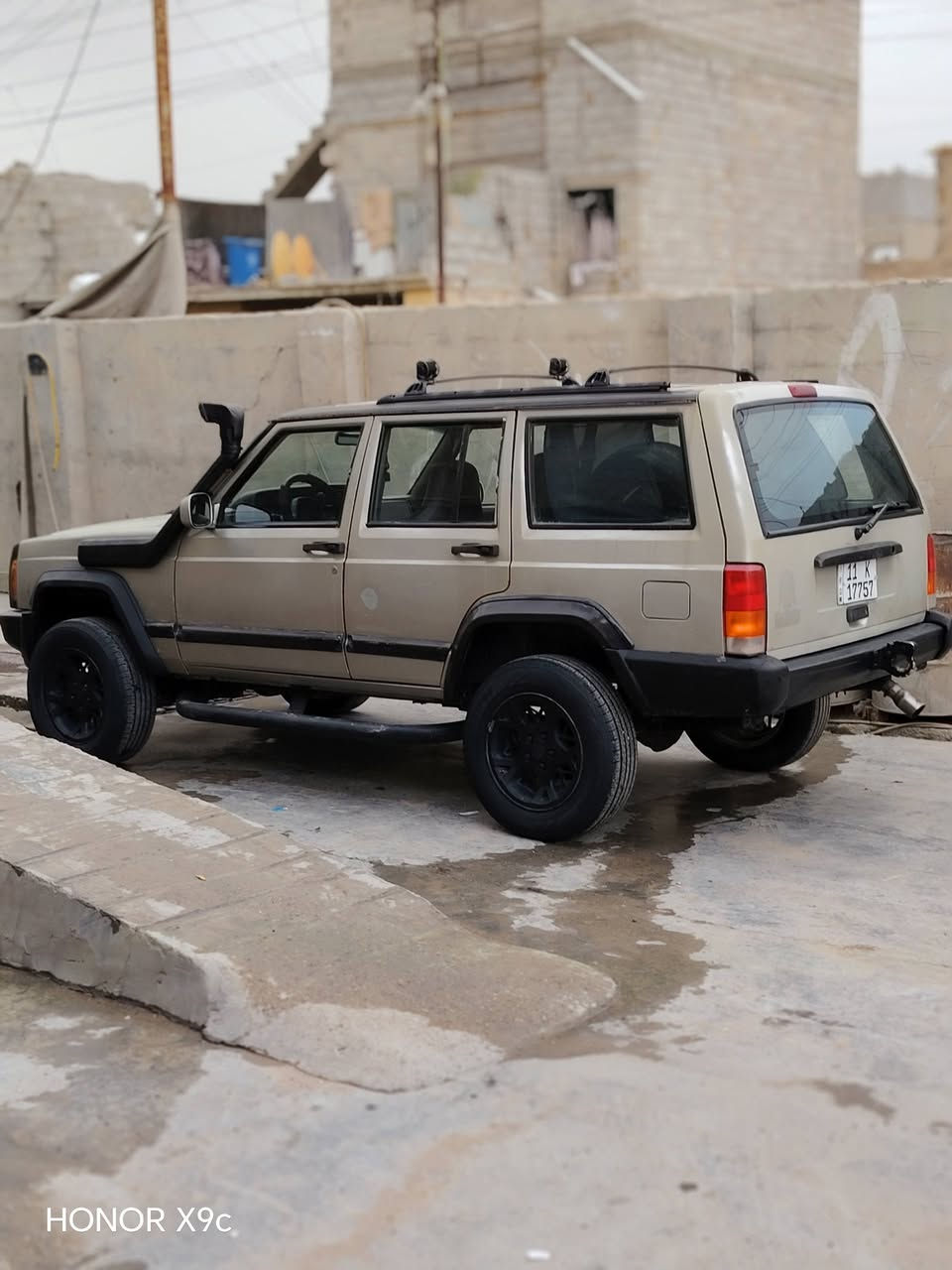 السلام عليكم
جيب 2000
محرك كير ففتي 3000 كفاله شرط بطناش وشلعه
رقم بغداد دولي بسمي
كهربائيات من الدعاميه للدعاميه شغاله
صدر تخم تاير جعمقه جديده
تبريد شغال
بدون خياس اكو خياس قيل وسويته 
رقم الهاتف ***********
السياره مال جناي
بيها جراد بسيط
سعر ٤٨ وبيها مجال
مكان بغداد منطقة السياحي
