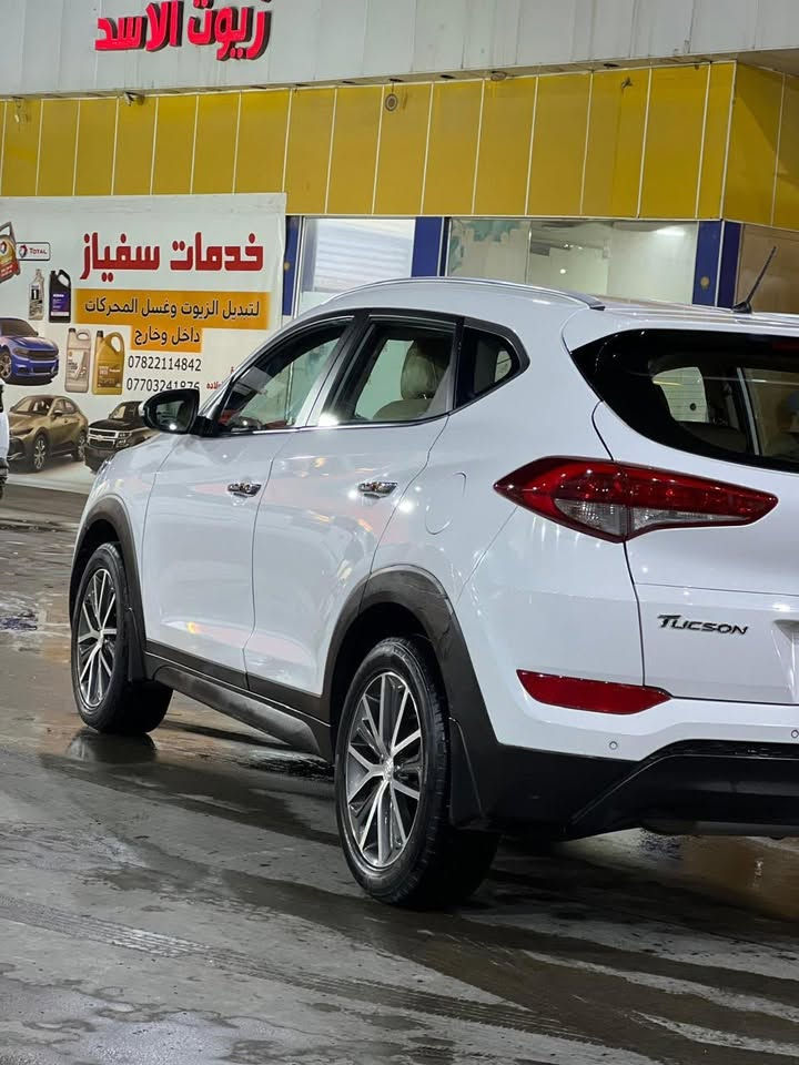 توسان 2016 خليجي  نظيفة وما ماشين بيها هواي  ب١٥٨ ورقة
ماشية ١١٤ واغلب الصيانات وتبديل الدهن جانت بالشركة الوكالة واكو وصولات الهن .. والبنزين اغلب الوقت نعبيها محسن،  ما مفتوح محرك ولا بيها مشاكل والضرر البيها مو دعمة بس طخات بسيطة من دراجة بالباب الخلفي وسوينها ع البارد يم المدائني وصبغ قليل بالدعامية
والباقي من محرك وكهرباءئيات البارحة مدخليها سونار يم المندلاوي وما بيها اي مشكلة
ضايفين الها شاشة جبيرة
كشنات جلد
نظام تشغيل عن بعد
للاستفسار:***********
