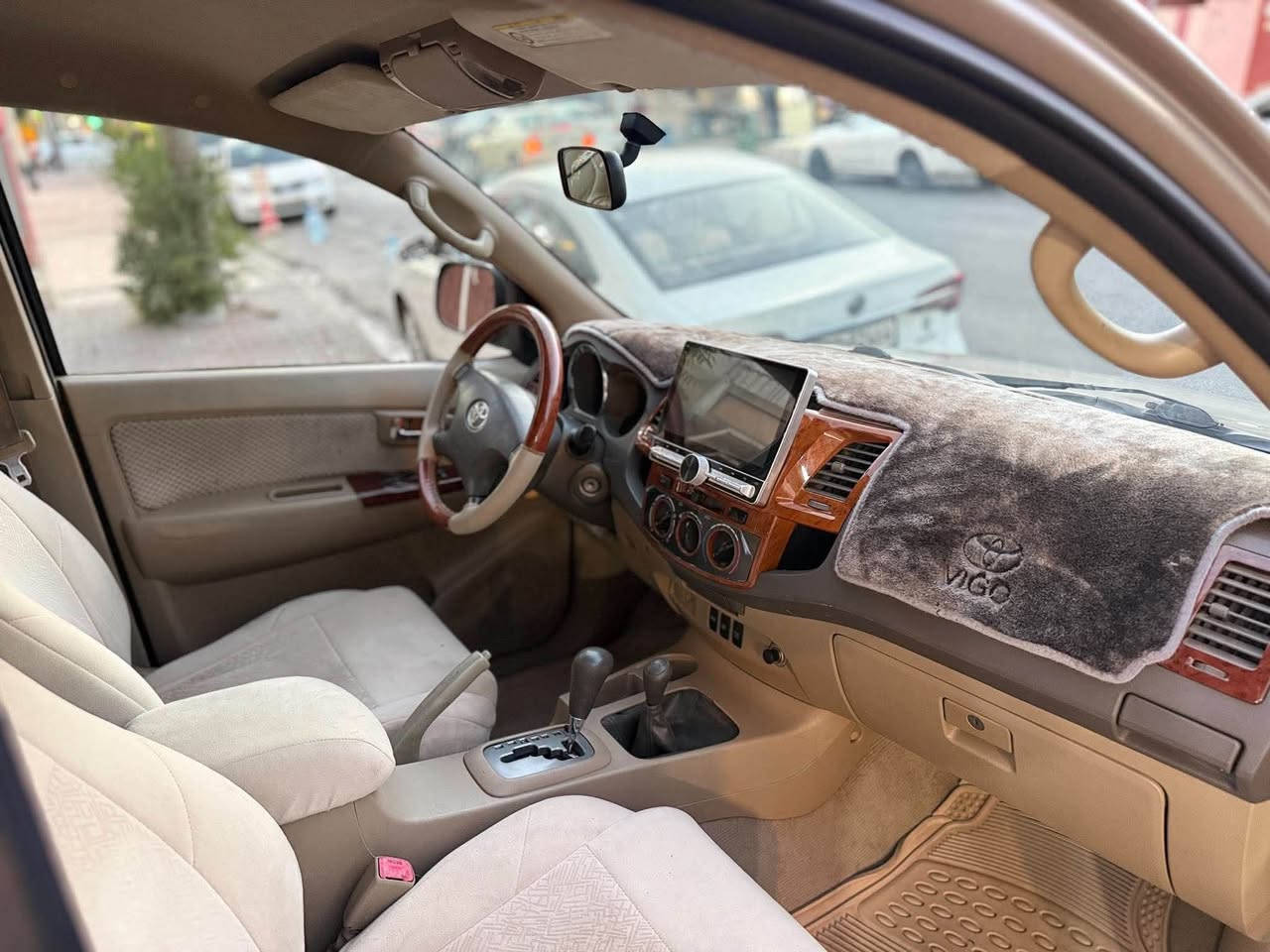 توێتا فۆرچنەر مۆدێل ٢٠٠٩ دەبڵ ئەکسل
مواسەفات srs ناو زەرد فۆڕمیکا 
شاشە لایت عەدەسە ئاوێنە کارەبای 
دەسک ستیل و ئاوێنە ستیل 
کامل پەردە تازە کوشنی بیلادی تێگیراوە 
٢٤٠ هەزار ڕۆیشتوە 
مەکینەی تەشفیت کراوە بە زەمامی ١٠٠ فیتەر 
بە ناوی خۆمەوەیە 
سەنەوی و ژینگەو ڕیگەوبانی تازەیە..
وەکو بۆیاخ لێدراوی نیە 
بۆنیت لەسەر کاڵ بونەوە بۆیاخە 
لەگەل بستێ لە سنوقی 
٢ پەڵە pdr سەقفی کاڵ بونەوەی هەیە
سەیارەی ماڵی خۆمە
 گێر مەکینە و ئەکسل و تەقەو ڕەقە بە شەرت 

ژمارەی خاوەنی 
***********
***********

