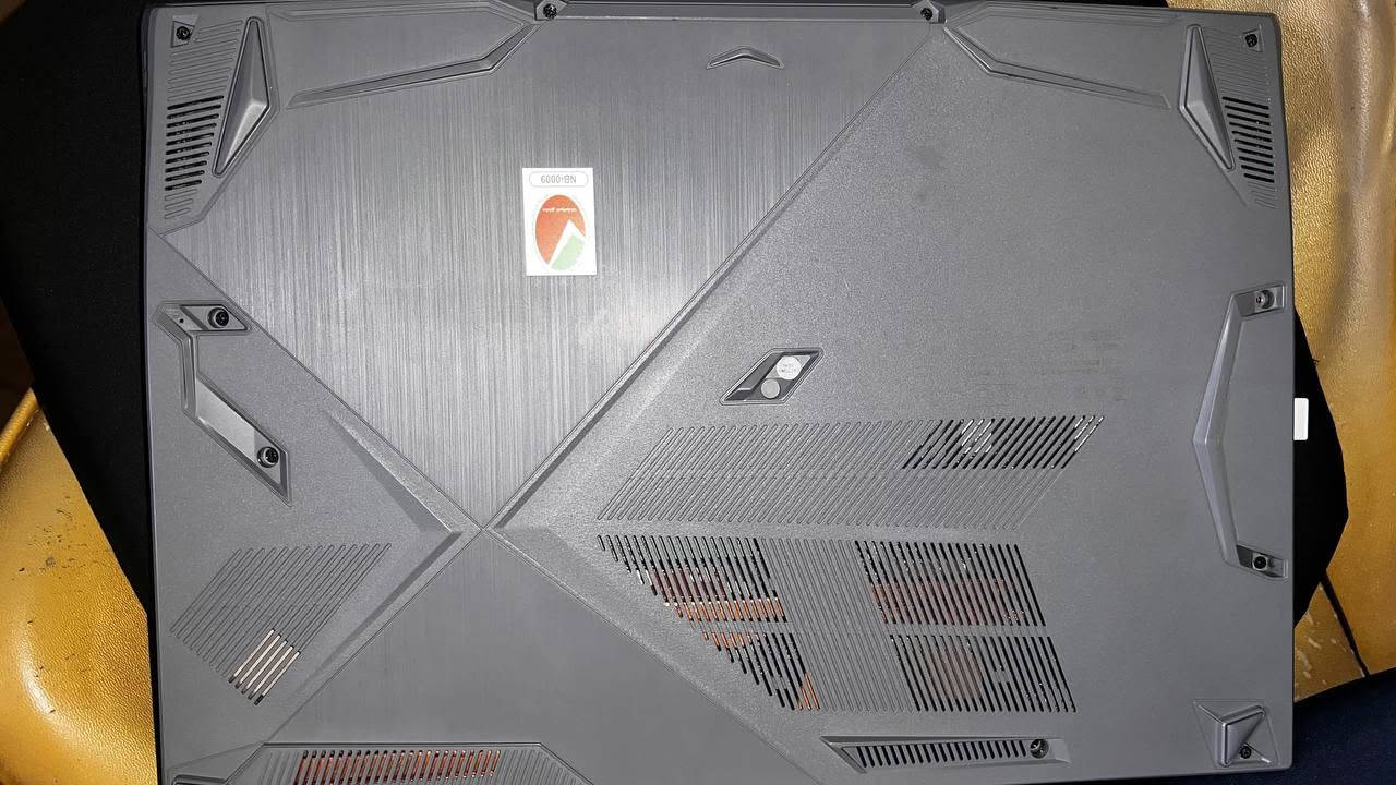 السلام عليكم ورحمه الله وبركاته 

لابتوب MSI Thin 15 B13UX Gaming Laptop

الكارت 2050 4GB

الهارد 512

Intel Core i5-13420H المعالج

الرامات DDR4-3200 (8GB)

تردد الشاشة 144 hz

البطارية نازله باقي بيها 70 بلمية لكن الابتوب اذا تسخدمه للشغل يبقى وياك ساعتين ونص تقريبا 

اذا لعب يبقى ساعه 

الله شاهد الابتوب نظيف حيل وما بي اي مشكلة وان وجد اتصل عليه ونتفاهم

السعر 650 ألف سعر الجديد ب900 واكو بمليون 

الواتس ***********

نص مكتوب في الصور:
- MSI MSI Thin 15 B13UX Gaming Laptop (512GB/8GB) Seller Delivery 1,182,000 IQD اللون Gray الحجم ذاكرة Intel Core i7-13620H بمعالج Thin 15 B13UCX سلسلة - MSI لaptob من ماركة 8GB SSD وسعة تخزين 512 GB Out of Stock وصف المنتج
- Baylen Out Loud