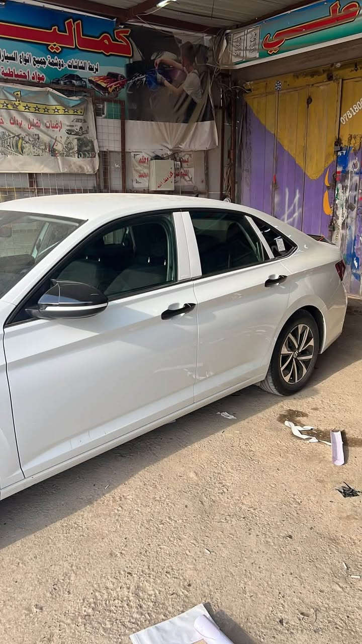 🚘 فولكس فاغن جيتا 2024 S وارد أمريكي 🇺🇸
للبيع Volkswagen Jetta 2024 S
🔹 وارد أمريكي 🇺🇸
🔹 محرك 1.5 TSI تيربو
🔹 158 حصان
🔹 قير عادي 6 سرعات
🔹 دفع أمامي FWD
🔹 الممشى: 70 ألف ميل

🔧 مواصفات السيارة:

✅ شاشة وسطية 6.5 إنج
✅ Apple CarPlay وAndroid Auto
✅ Bluetooth وUSB-C
✅ كاميرا خلفية
✅ مثبت سرعة Adaptive Cruise Control
✅ Lane Assist
✅ Front Assist مع تحذير اصطدام وفرملة طوارئ
✅ Blind Spot Monitor
✅ Rear Traffic Alert
✅ Travel Assist
✅ مكيف يدوي
✅ تشغيل ودخول بالمفتاح الريموت
✅ مقاعد قماش
✅ دركسون جلد
✅ مرايات كهربائية ومدفئة
✅ مساحات حساسة للمطر
✅ مراية وسطية تعتيم أوتوماتيك
✅ إضاءة LED خلفية
✅ جنوط ألمنيوم 16 إنج
✅ ABS + أنظمة ثبات وتحكم
✅ 4 ديسكات فرامل
✅ 5 ركاب

📌 حالة السيارة:
الضرر كان بالباب الخلفي وتم تبديله بباب نفس اللون.اصلي
الإيرباگات طاكّة.
يوجد صبغ بسيط بالهلال الخلفي.
والسيارة متاحة للفحص.

📍 الفحص على المشتري وبأي مكان يختاره.
💰 السعر 135 بيها مجال 
📞 للتواصل: *********** اتصال 

واتساب ***********
