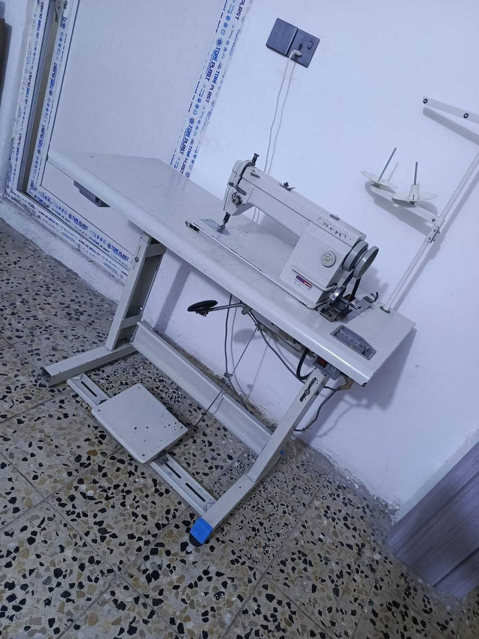 مكينه خياطه جمسي خياطها يخبل نضيفه مثل الصوره 225 بيها مجال بسيط ***********
