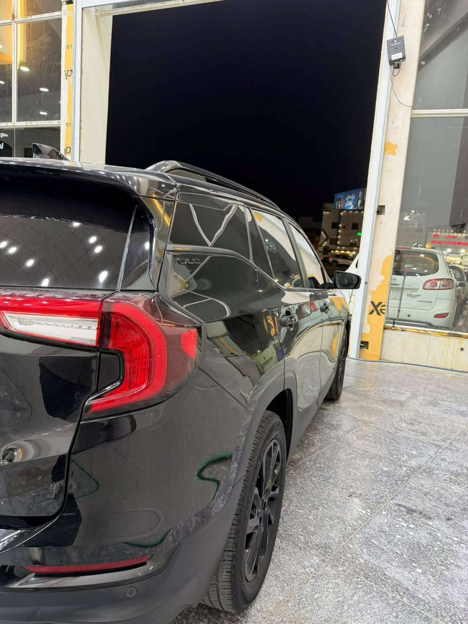 GMC تيران جمسي 2023 وارد امريكي فول موصفات جاهزه للاخير رقم بصره بسمي  تحويل وكاله جاهز  حادثها جاملغ وبنيد  باقي كفاله عامه لا شاصي ولا لغد  كله كفاله   مكانها البصره  عليها ضلال  ماشيه70 الف كيلو  محرك  كير تبريد كفاله  محرك تيربو  تخم تاير كله جديد سعرها 166$   وبيها  مجال  للشراي مراوس عادي  *********** /***********
