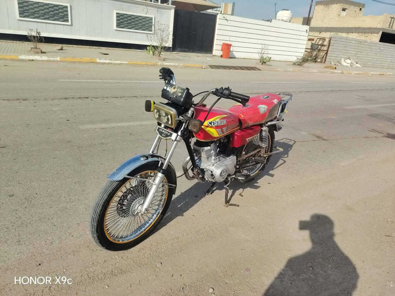 سلام عليكم دراجه للبيع موديل 23 سونك اصلي شكل لحديث وراق بغداد 
محركه كلش نضيف ويلاه ام نجمه  دراجه كلش حلوه

دراجه شللعه فصله ومعدل  دراجه حله من صوره سعره

525 وبيه مجال لشراي  رجائن الي ما يعرف بل سعار لا يخابر.  

مكاني صويره *********** خاص مفتوح

نص مكتوب في الصور:
- HONOR X9c
