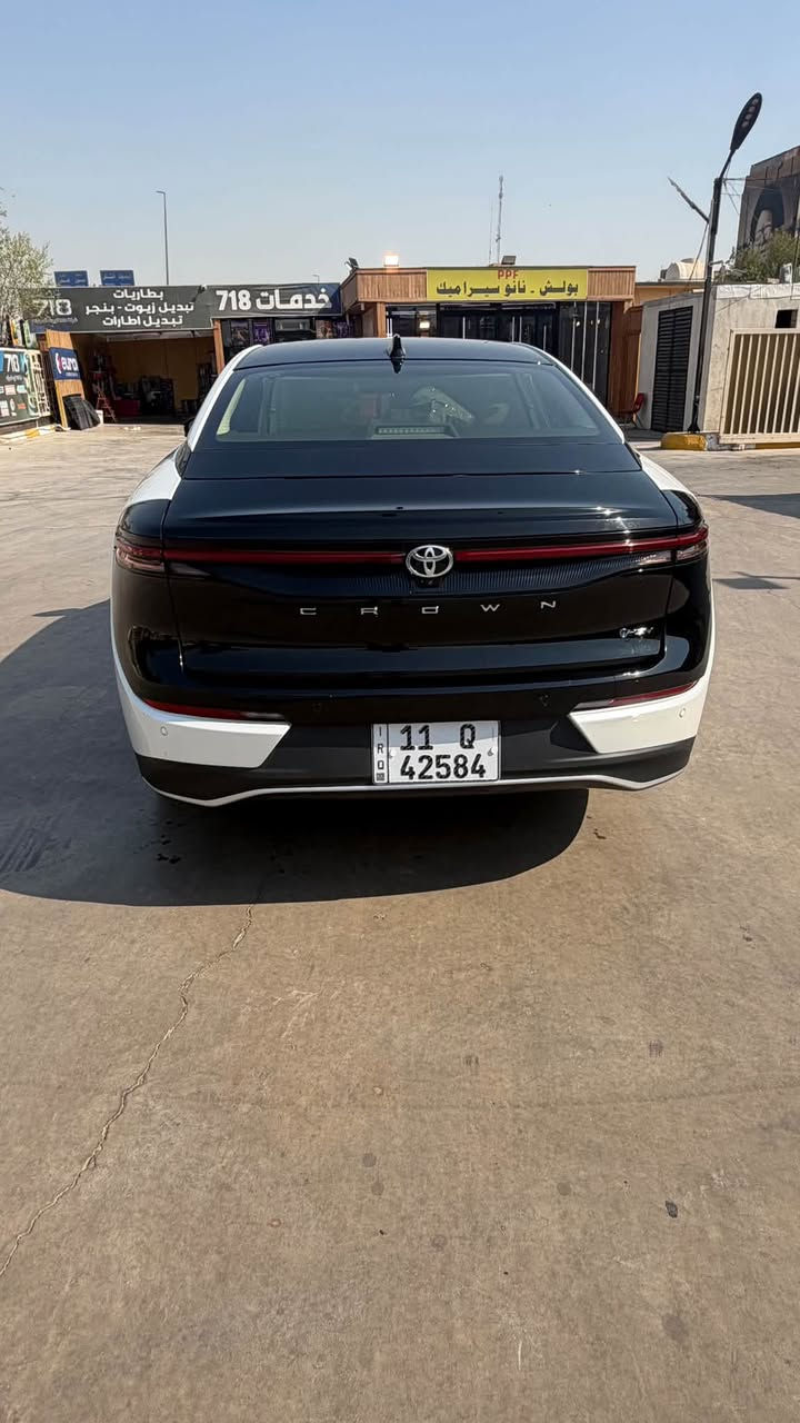 🚗 للبيع: كراون بريميوم خليجي عبد اللطيف– ماشية فقط 35,000 كم
* 📅 الموديل: 2024
* 🚘 النوع: كراون بريميوم هايبرد
* 📏 الممشى: 35,000 كم فقط
* 🛠️ الحالة: وكالة – فحص كامل 100% / بدون حوادث
* ⚙️ المحرك: 4 سلندر 2500 تنفس طبيعي / أداء قوي واستهلاك ممتاز  

✨ مواصفات داخلية:

* جلد طبيعي فاخر
* تبريد وتسخين مقاعد أمامية
* كرسي سائق وراكب كهرباء مع ذاكرة
* شاشة كبيرة + كاميرا 360 درجة
* حساسات أمامي + خلفي
* ستارة خلفية كهربائية
* إضاءة محيطية
* دخول ذكي + تشغيل بصمة
* نظام صوت ممتاز

✨ مواصفات خارجية وأمان:

* أضواء LED كاملة
* مثبت سرعة راداري
* مراقبة المسار
* تنبيه النقطة العمياء
* تنبيه الاصطدام الأمامي
* 10 وسائد هوائية
* ويالة وكالة أصلية

✨ المميزات الإضافية:

* السيارة جداً ناعمة
* استعمال راقي
* ما تحتاج أي صرف
مكفوله كفاله عامه مغلفه بالكامل افلام الحماية يوجد فقط رصعه في الجاملغ الايمن والجاملغ الايمن الخلفي 

💰 السعر:(325$)قابل للتفاوض
📍 الموقع: (بغداد المشتل  )

📞 للتواصل: (***********)
