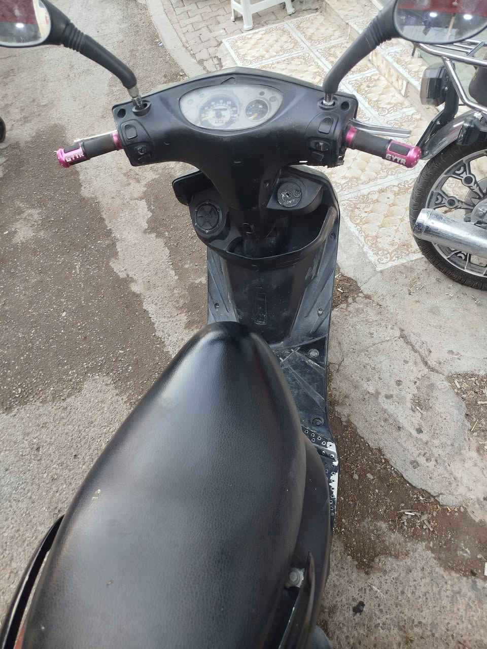 سلام عليكم ماكس للبيع نظيف كلش نقصه بس باتري 

سلف يشتغل ويا هندر كهربائيات كامل يشتغل سعر 650 وبي مجال ***********
